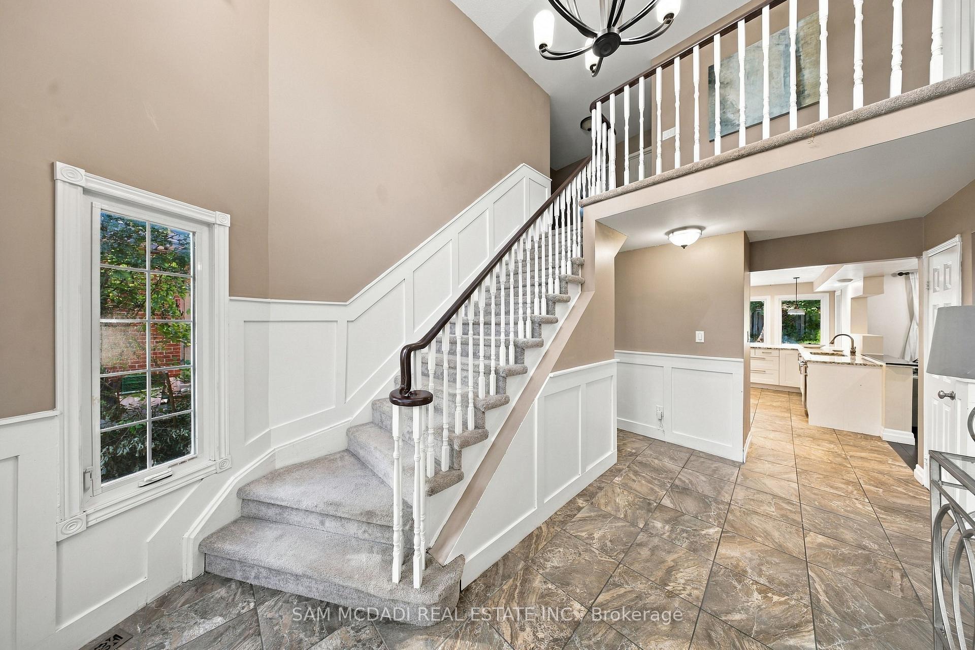 Photo 5 of 2087 Mayflower Boulevard, Oakville, River Oaks — HOMEH
