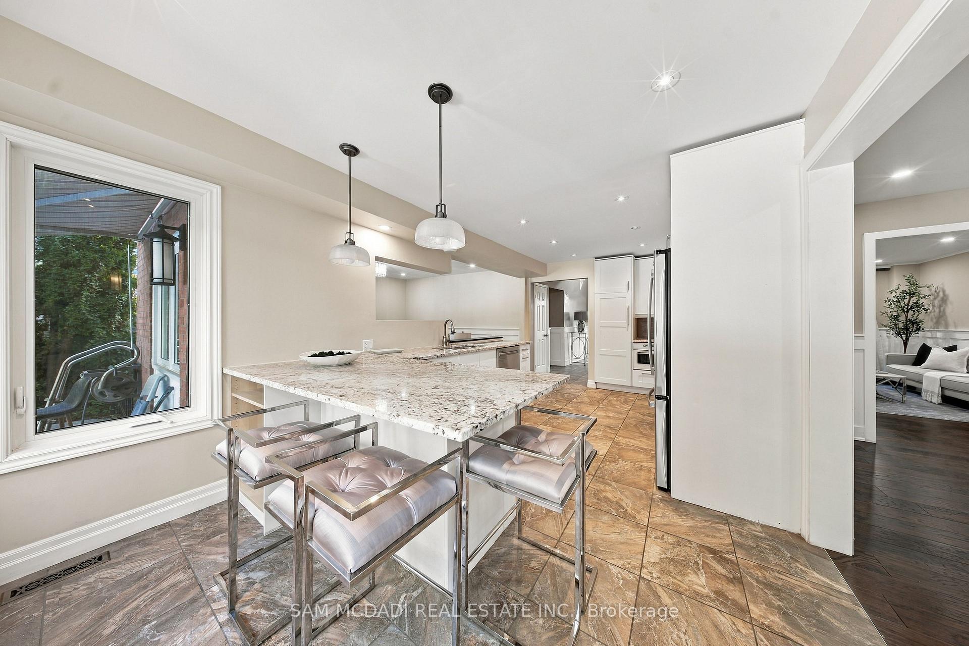 Photo 11 of 2087 Mayflower Boulevard, Oakville, River Oaks — HOMEH