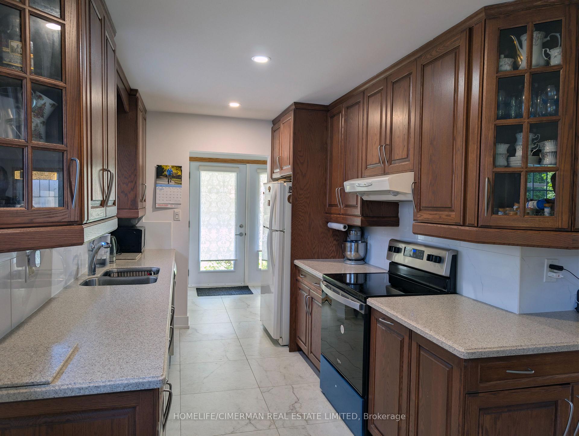 Photo 3 of 3225 Rymal Road, Mississauga, Applewood — HOMEH