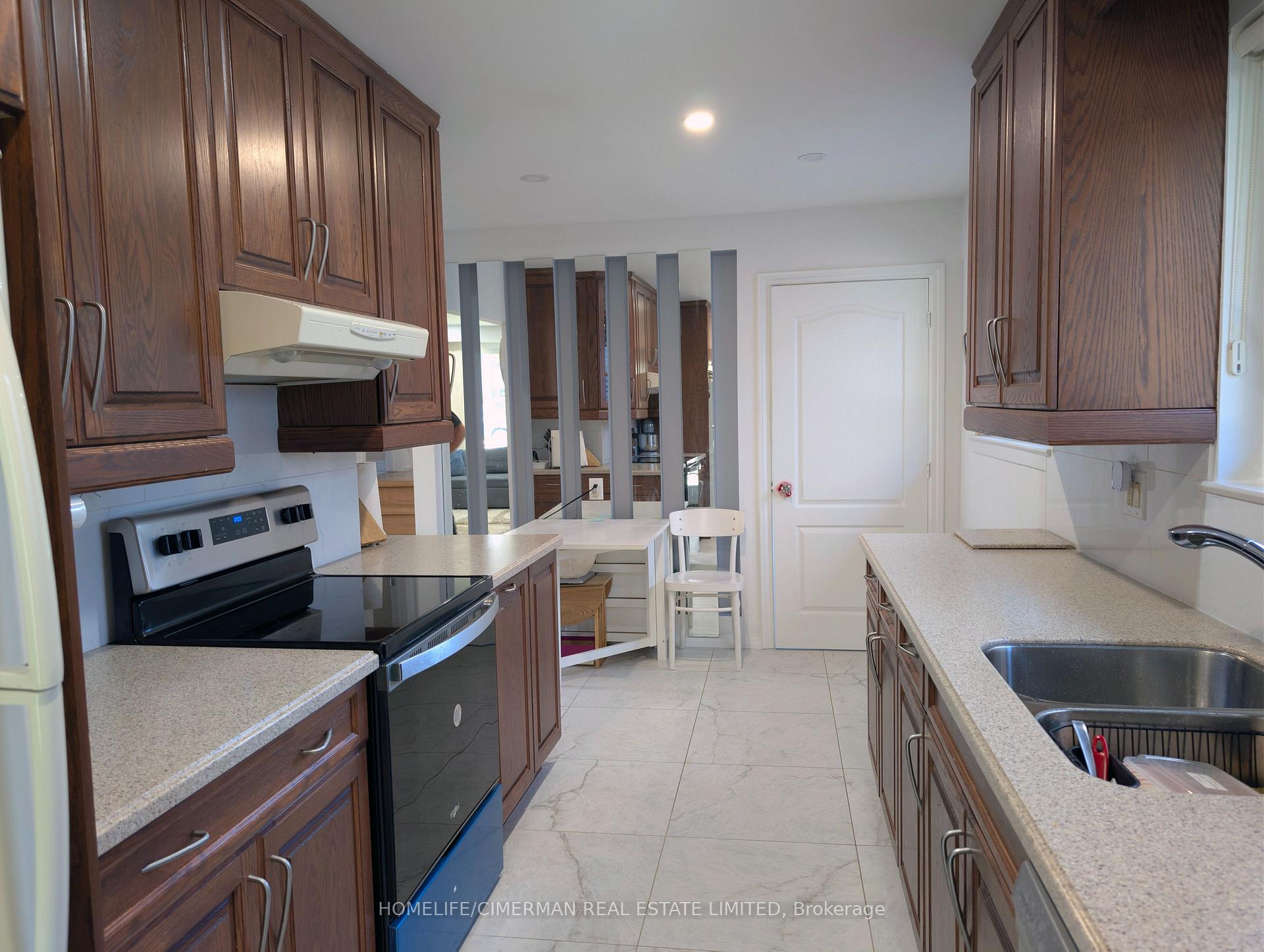 Photo 4 of 3225 Rymal Road, Mississauga, Applewood — HOMEH