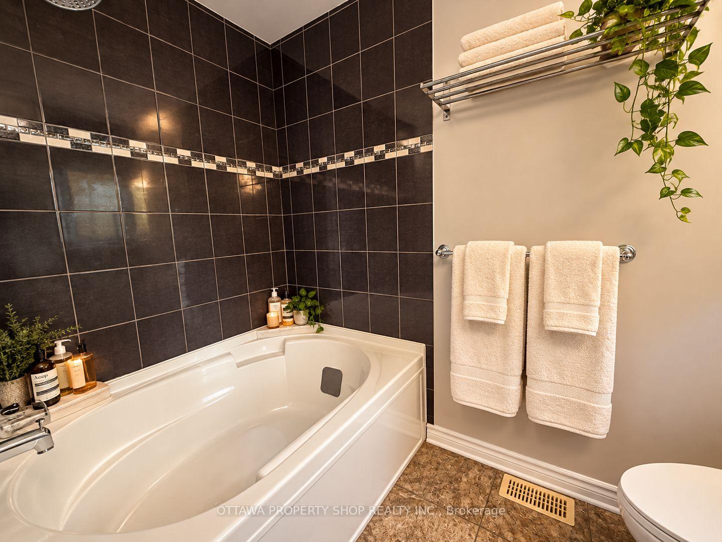 Photo 18 of 2482 Esprit Drive, Ottawa, Avalon East — HOMEH