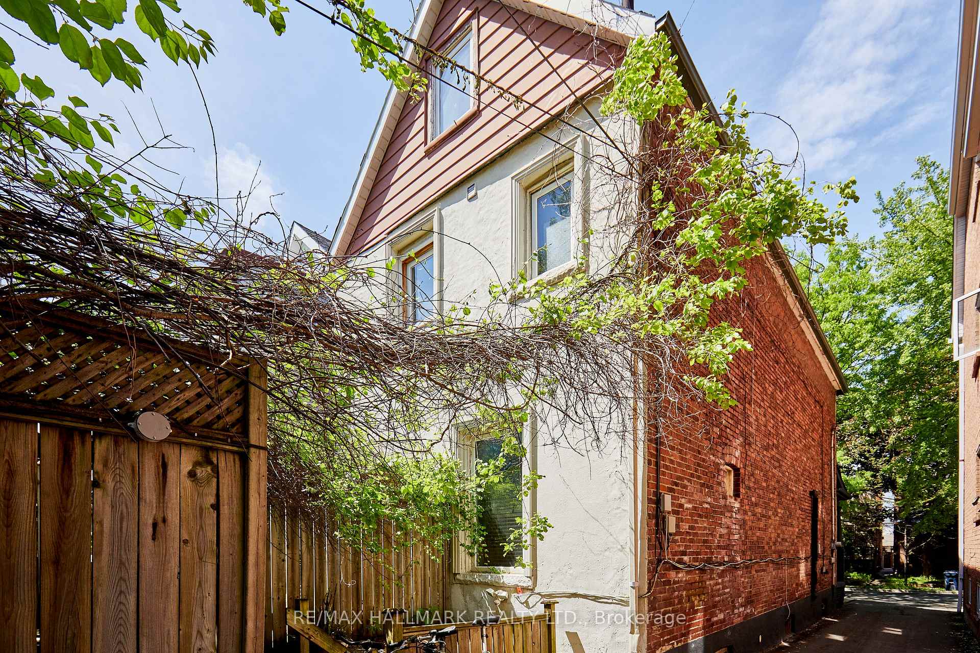 Photo 4 of 837 Gladstone Avenue, Toronto, Dovercourt-Wallace Emerson-Junction — HOMEH