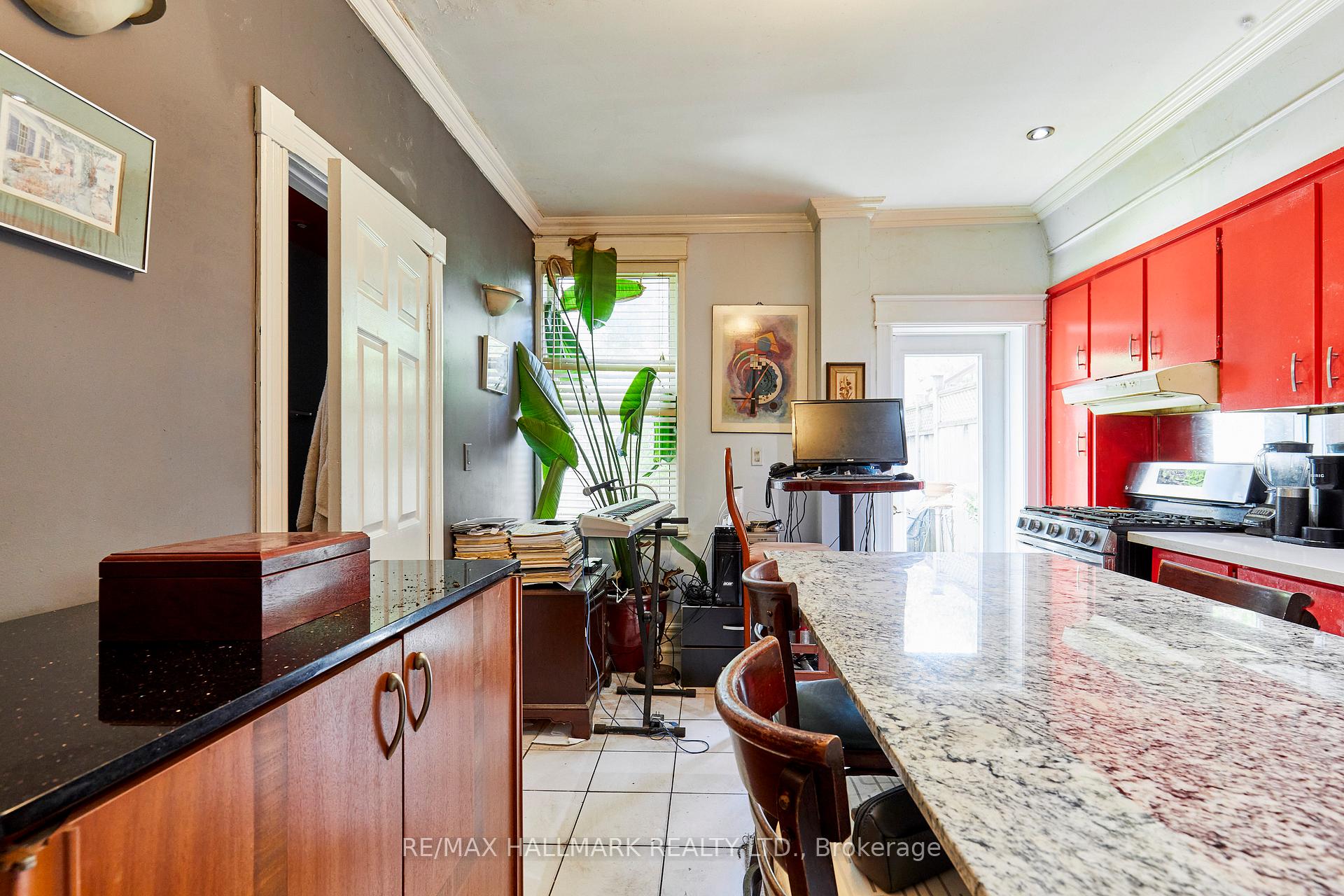 Photo 8 of 837 Gladstone Avenue, Toronto, Dovercourt-Wallace Emerson-Junction — HOMEH