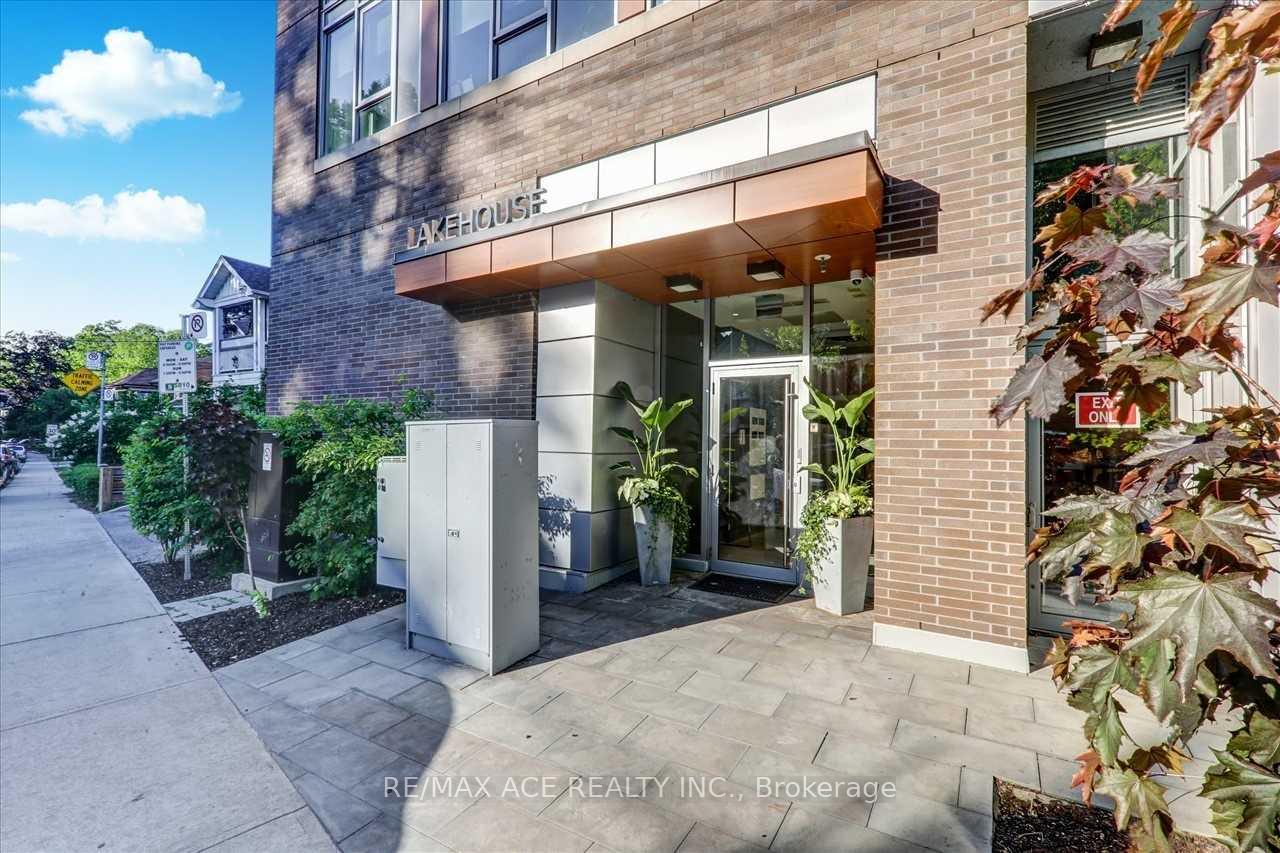 Photo 3 of Unit 206, 1960 Queen Street, Toronto, The Beaches — HOMEH