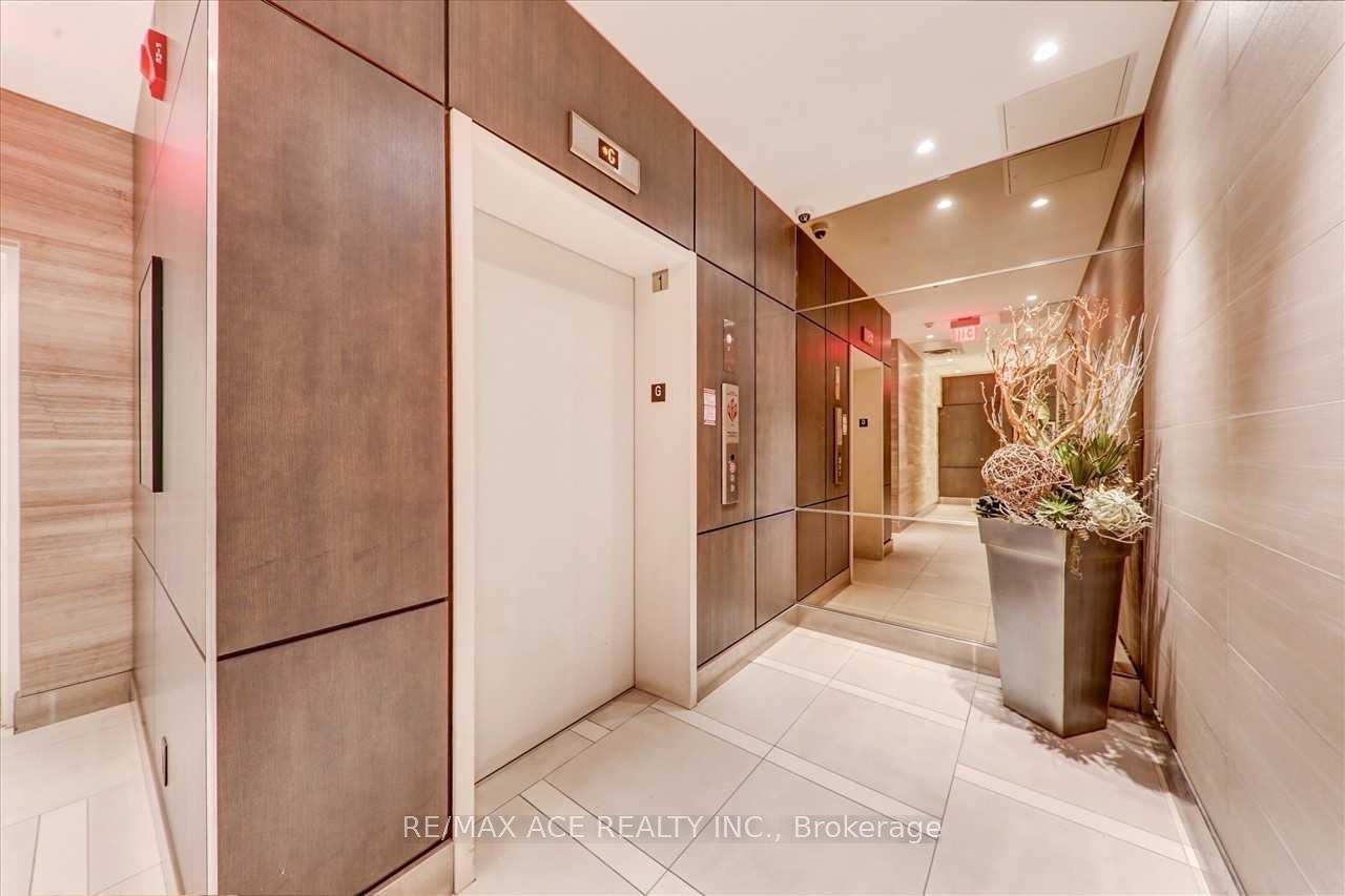 Photo 4 of Unit 206, 1960 Queen Street, Toronto, The Beaches — HOMEH