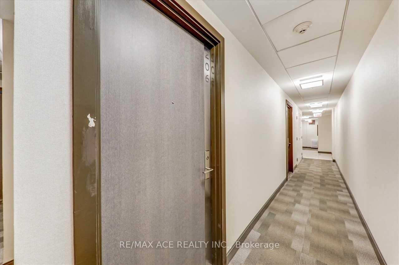 Photo 5 of Unit 206, 1960 Queen Street, Toronto, The Beaches — HOMEH