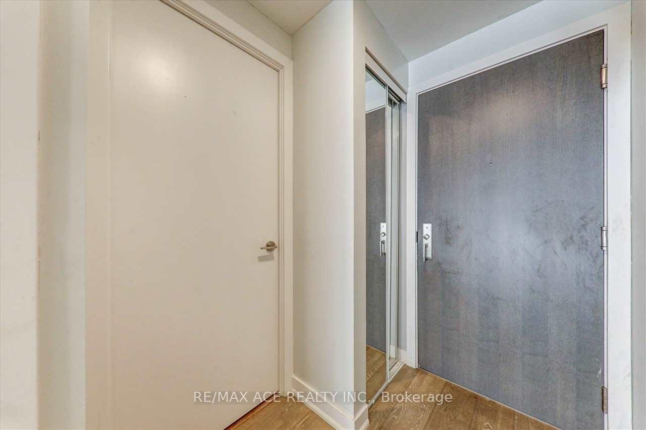 Photo 6 of Unit 206, 1960 Queen Street, Toronto, The Beaches — HOMEH
