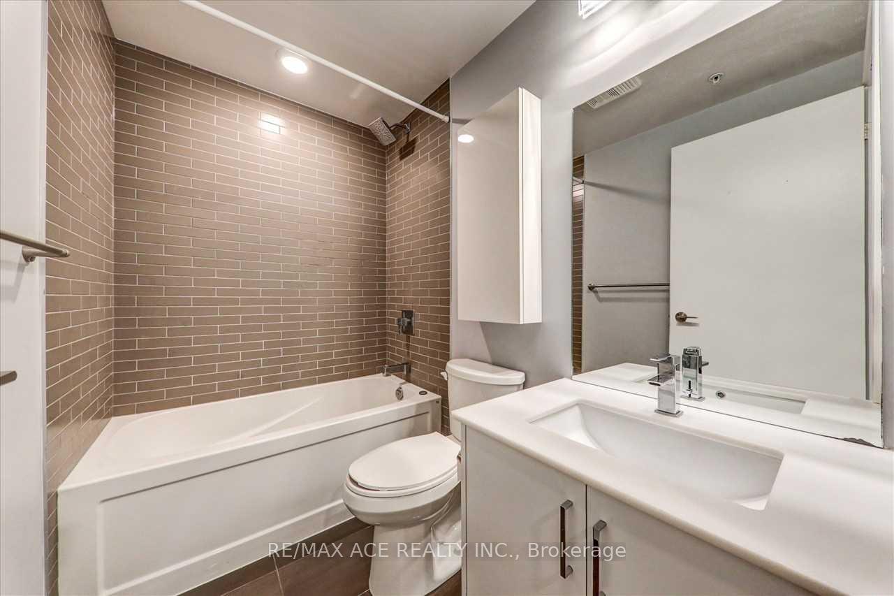 Photo 7 of Unit 206, 1960 Queen Street, Toronto, The Beaches — HOMEH