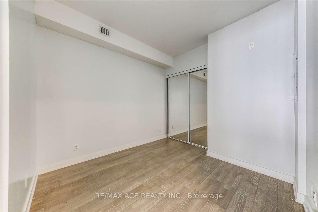 Photo 8 of Unit 206, 1960 Queen Street, Toronto, The Beaches — HOMEH