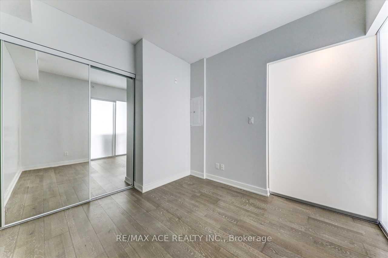 Photo 9 of Unit 206, 1960 Queen Street, Toronto, The Beaches — HOMEH