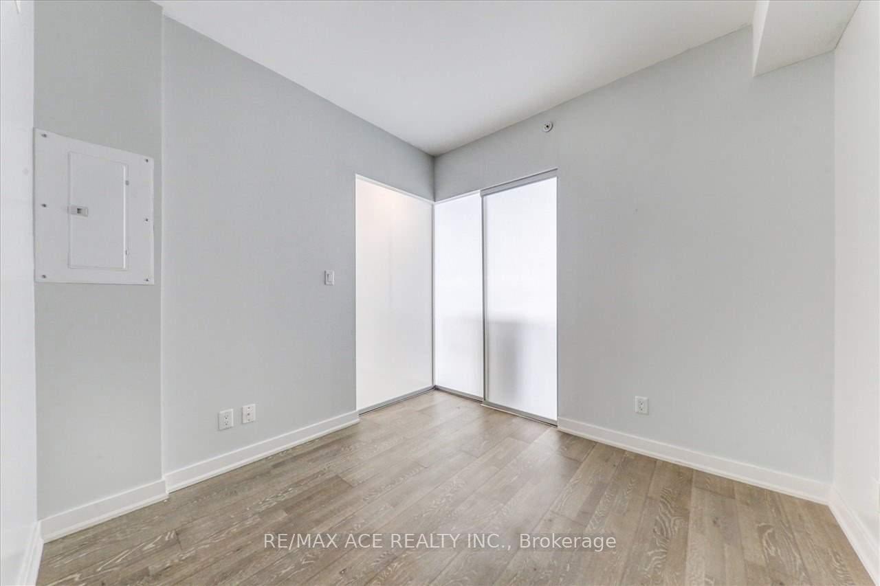 Photo 10 of Unit 206, 1960 Queen Street, Toronto, The Beaches — HOMEH
