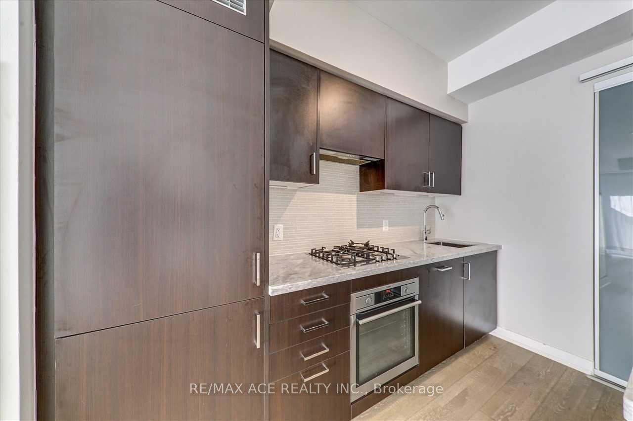 Photo 14 of Unit 206, 1960 Queen Street, Toronto, The Beaches — HOMEH