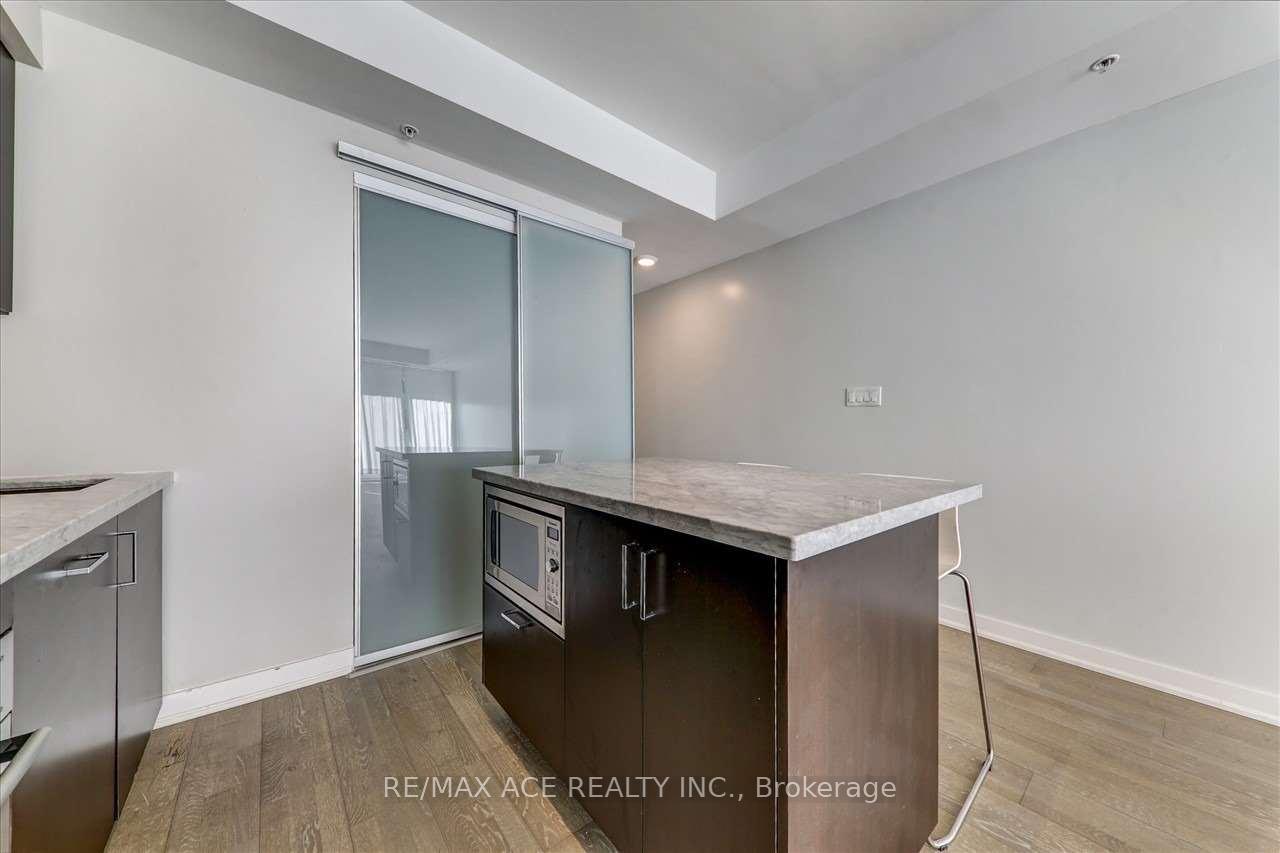 Photo 15 of Unit 206, 1960 Queen Street, Toronto, The Beaches — HOMEH