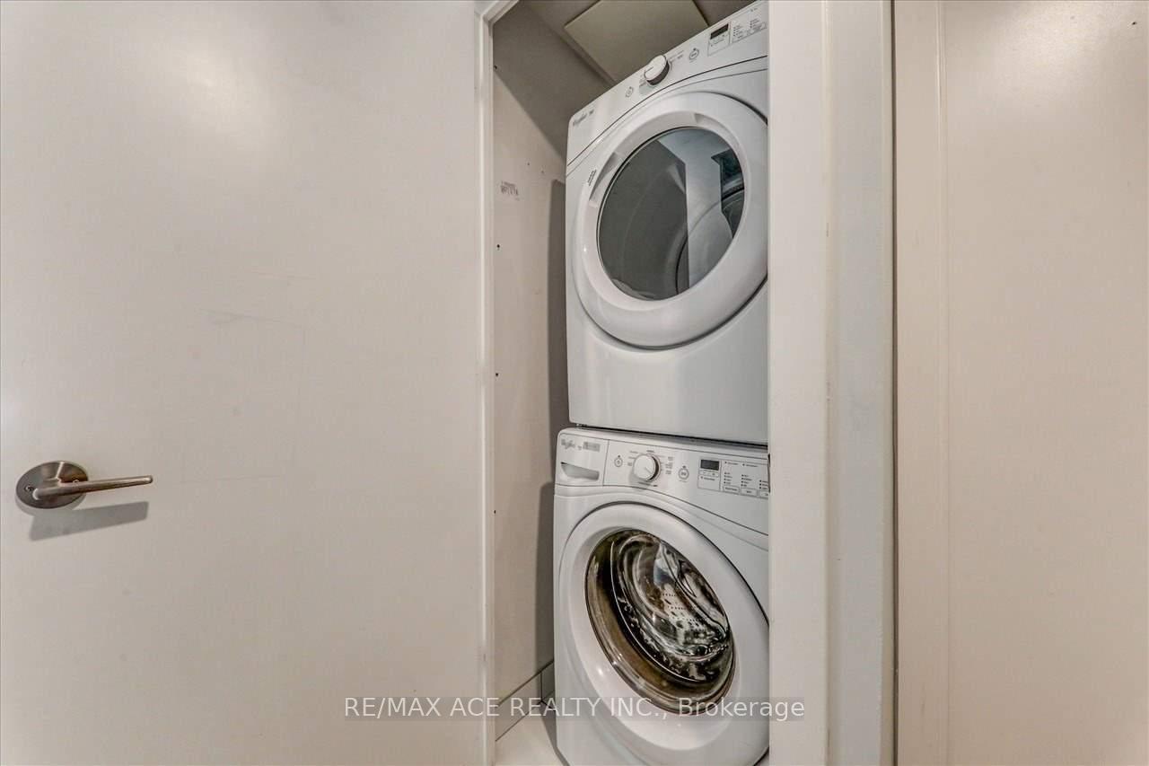 Photo 25 of Unit 206, 1960 Queen Street, Toronto, The Beaches — HOMEH