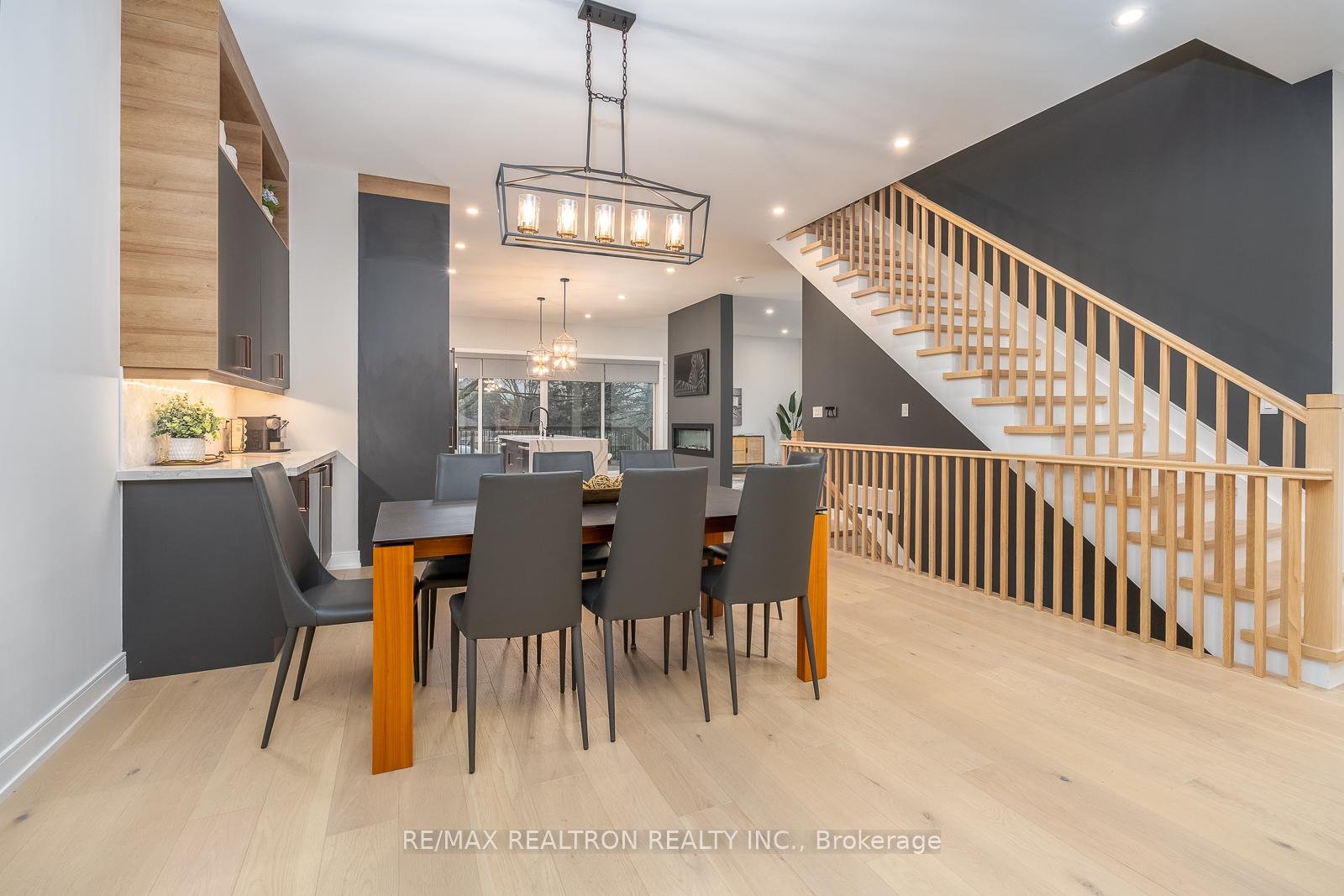 Photo 6 of 70 Collins Crescent, Aurora, Aurora Heights — HOMEH