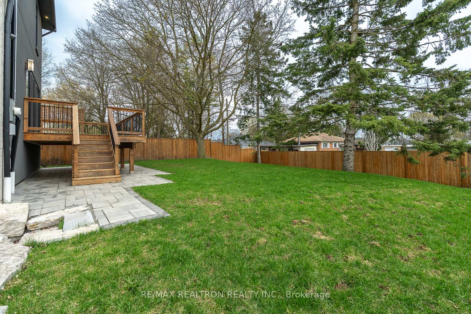 Photo 45 of 70 Collins Crescent, Aurora, Aurora Heights — HOMEH