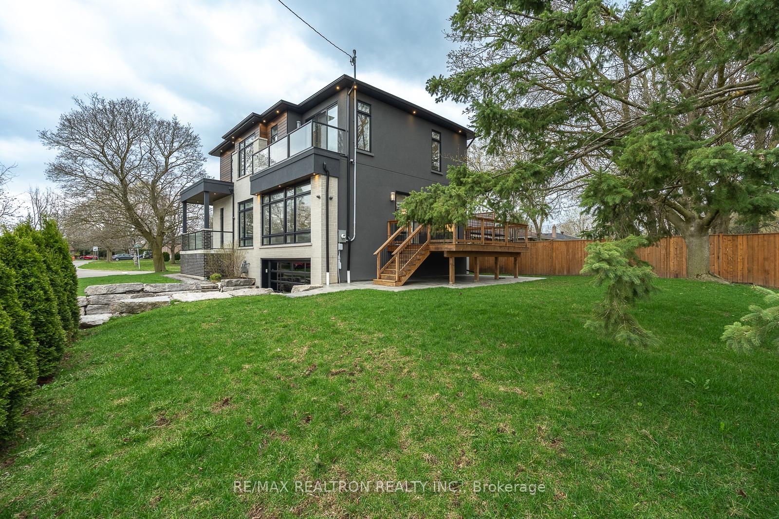 Photo 46 of 70 Collins Crescent, Aurora, Aurora Heights — HOMEH