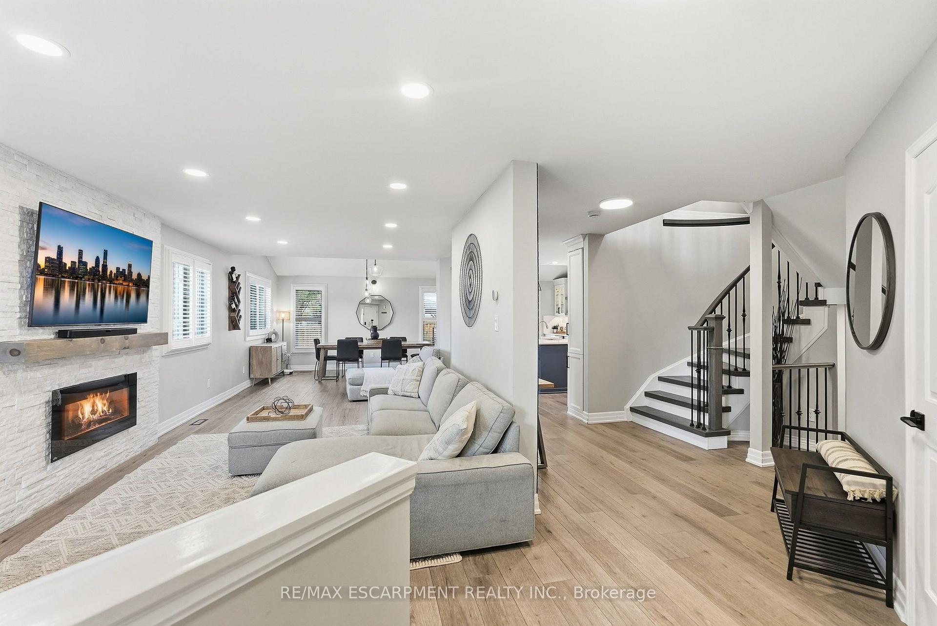 Photo 6 of 4109 Forest Run Avenue, Burlington, Tansley — HOMEH