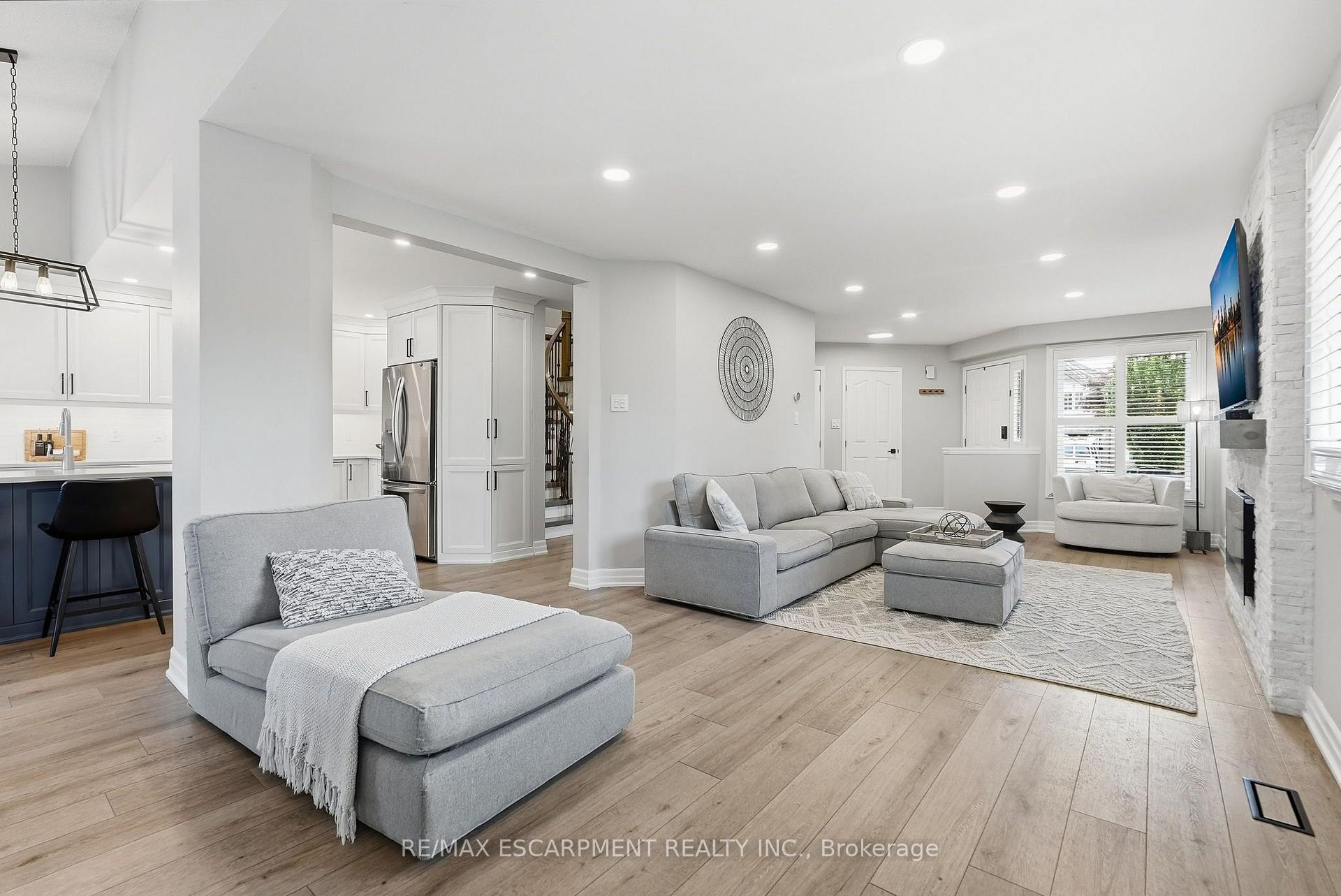 Photo 10 of 4109 Forest Run Avenue, Burlington, Tansley — HOMEH