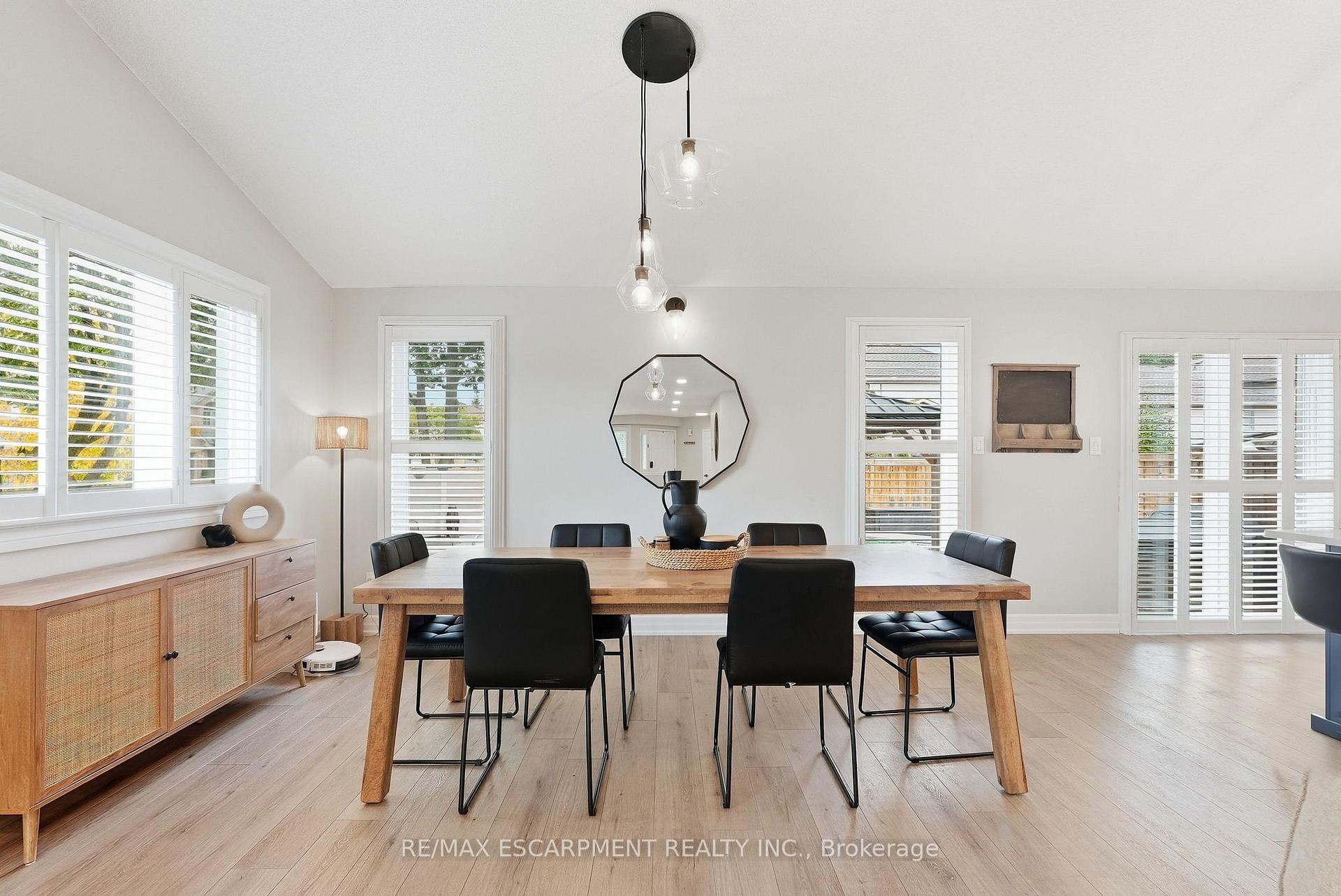 Photo 12 of 4109 Forest Run Avenue, Burlington, Tansley — HOMEH
