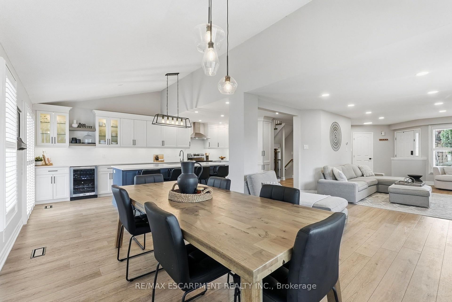 Photo 13 of 4109 Forest Run Avenue, Burlington, Tansley — HOMEH