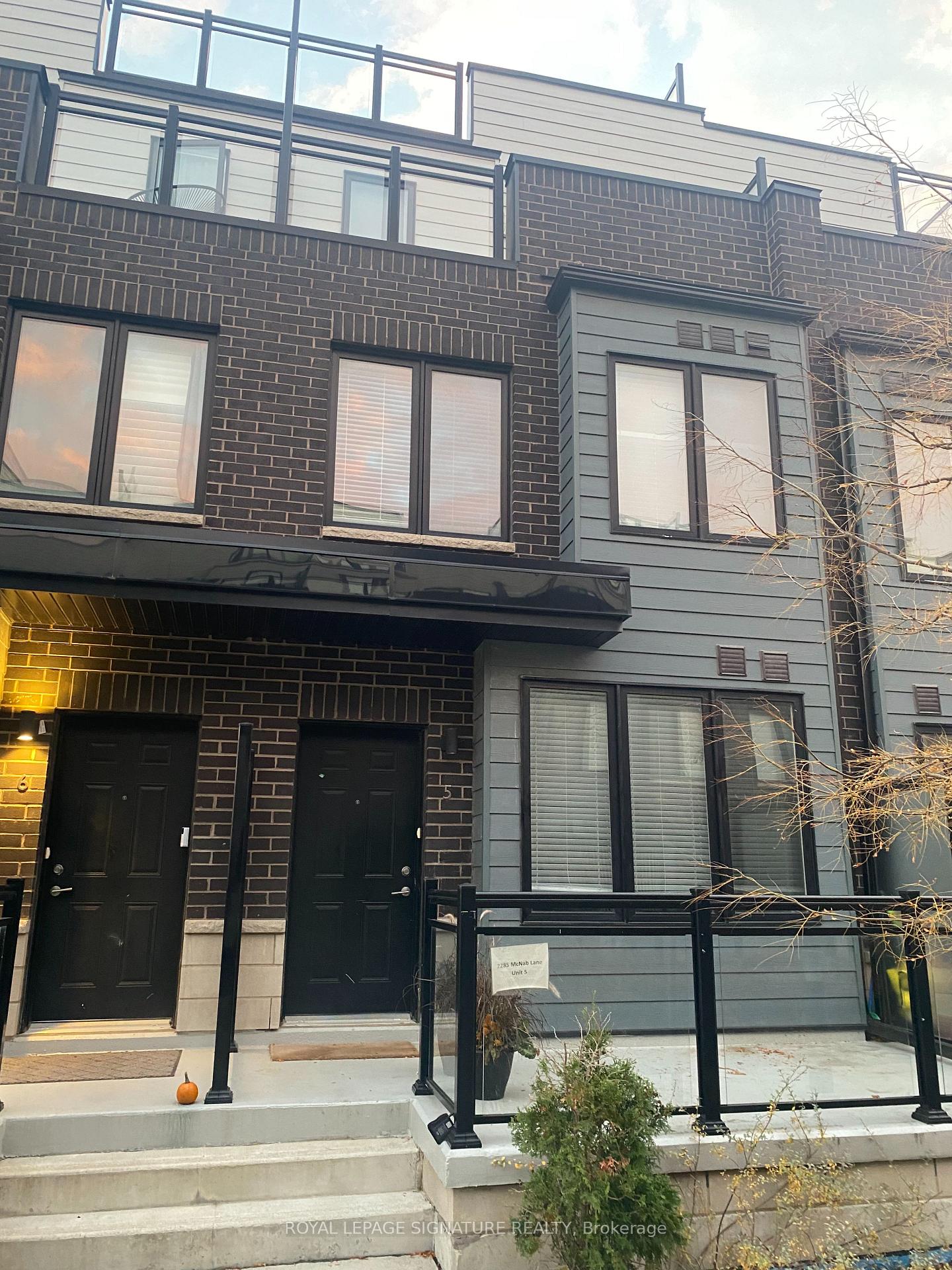 Photo of Unit 5, 2285 Mcnab Lane