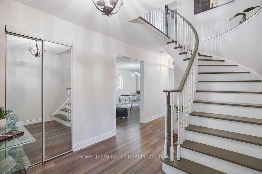 Photo 4 of 2889 Gulfstream Way, Mississauga, Meadowvale — HOMEH