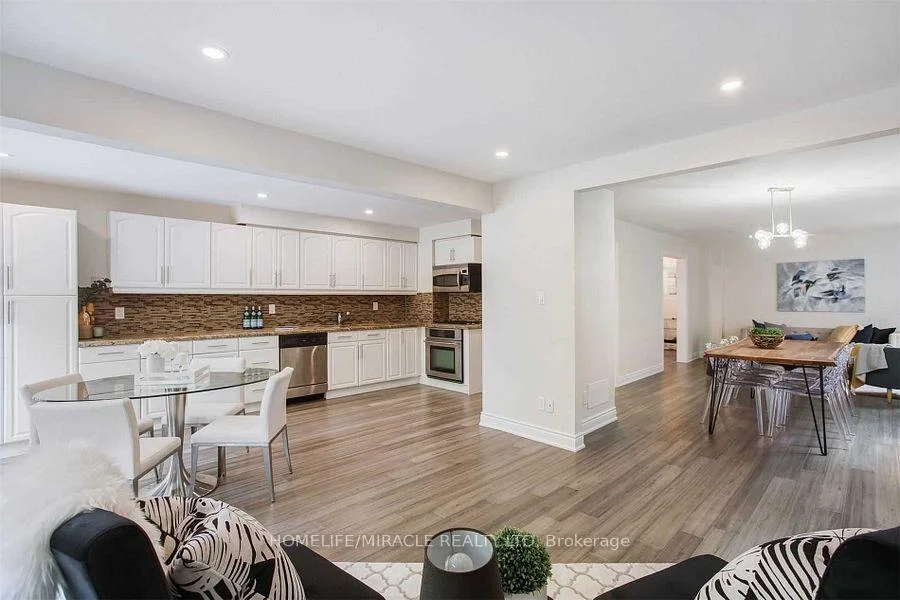 Photo 12 of 2889 Gulfstream Way, Mississauga, Meadowvale — HOMEH