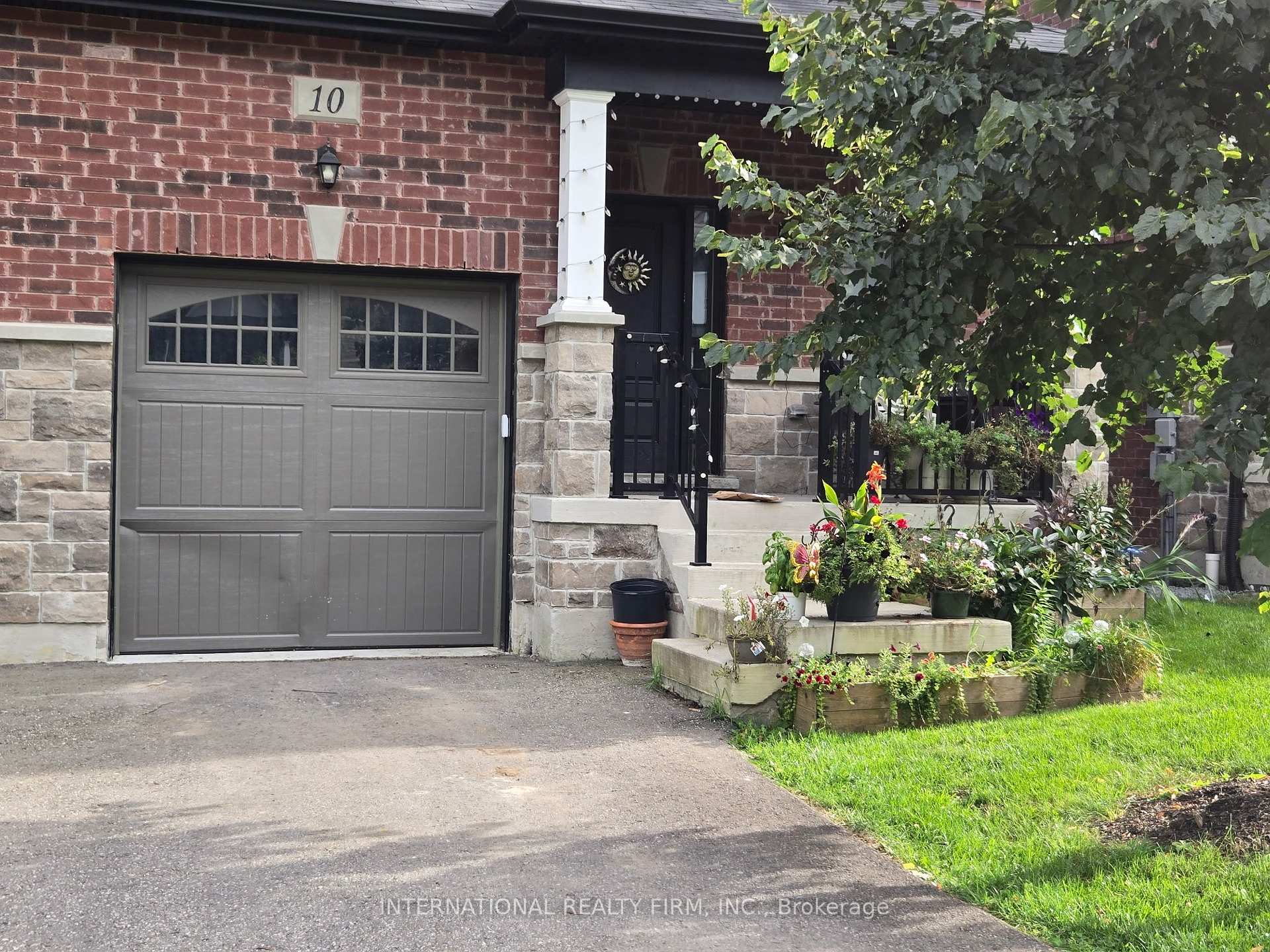 Photo of 10 Gord Matthews Way