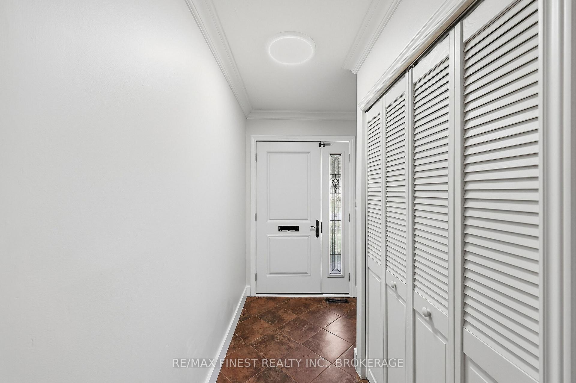 Photo 5 of 933 Mayfair Crescent, Kingston, South of Taylor-Kidd Blvd — HOMEH