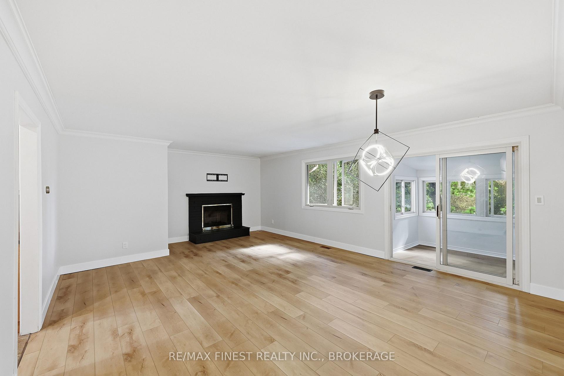 Photo 6 of 933 Mayfair Crescent, Kingston, South of Taylor-Kidd Blvd — HOMEH