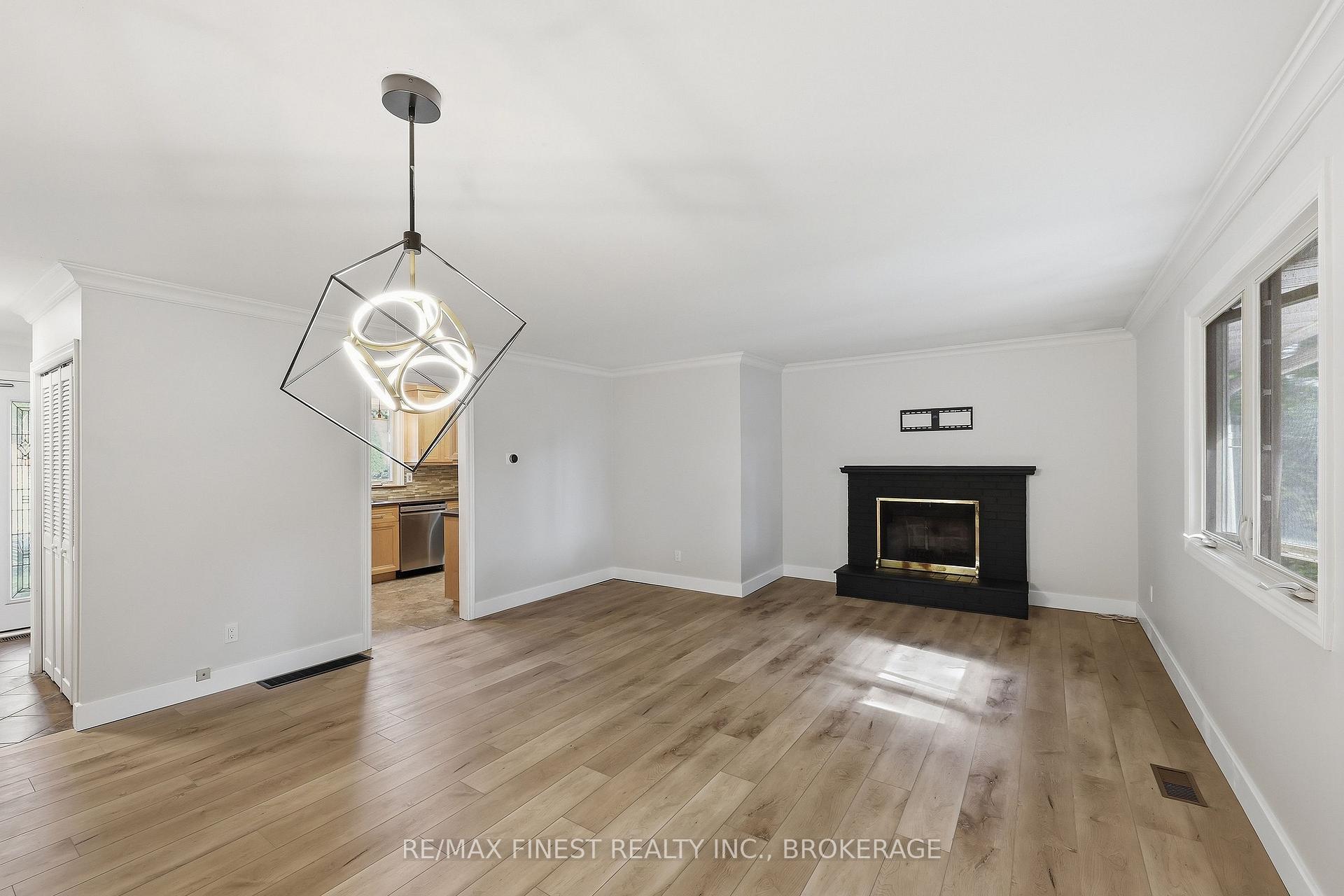 Photo 8 of 933 Mayfair Crescent, Kingston, South of Taylor-Kidd Blvd — HOMEH