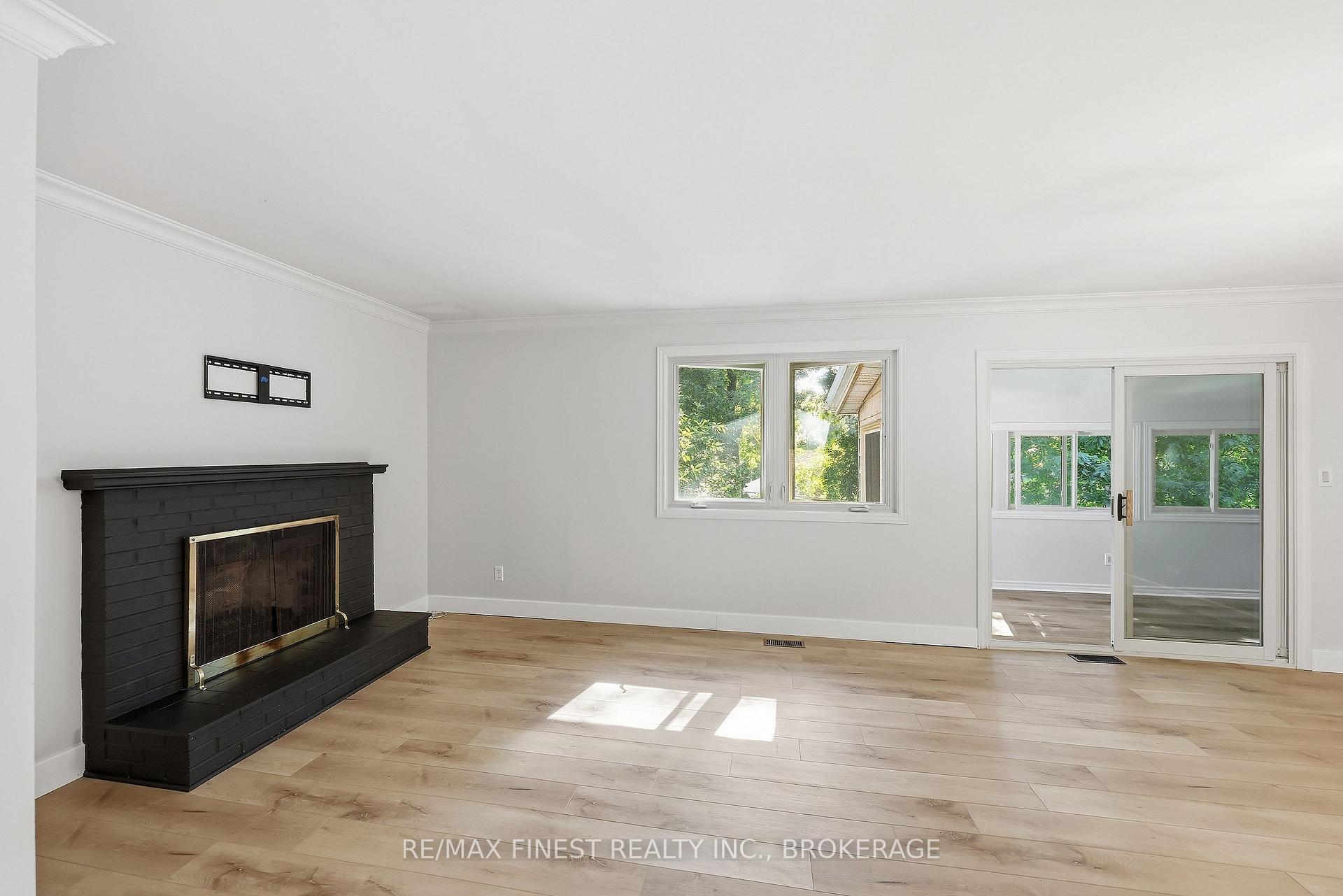 Photo 10 of 933 Mayfair Crescent, Kingston, South of Taylor-Kidd Blvd — HOMEH