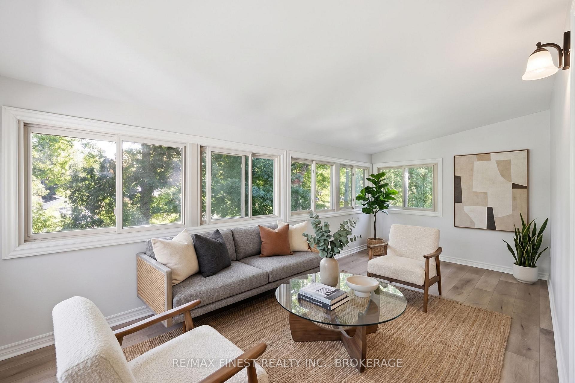 Photo 12 of 933 Mayfair Crescent, Kingston, South of Taylor-Kidd Blvd — HOMEH