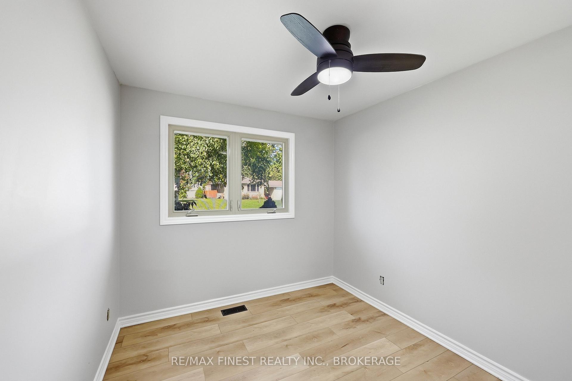 Photo 22 of 933 Mayfair Crescent, Kingston, South of Taylor-Kidd Blvd — HOMEH