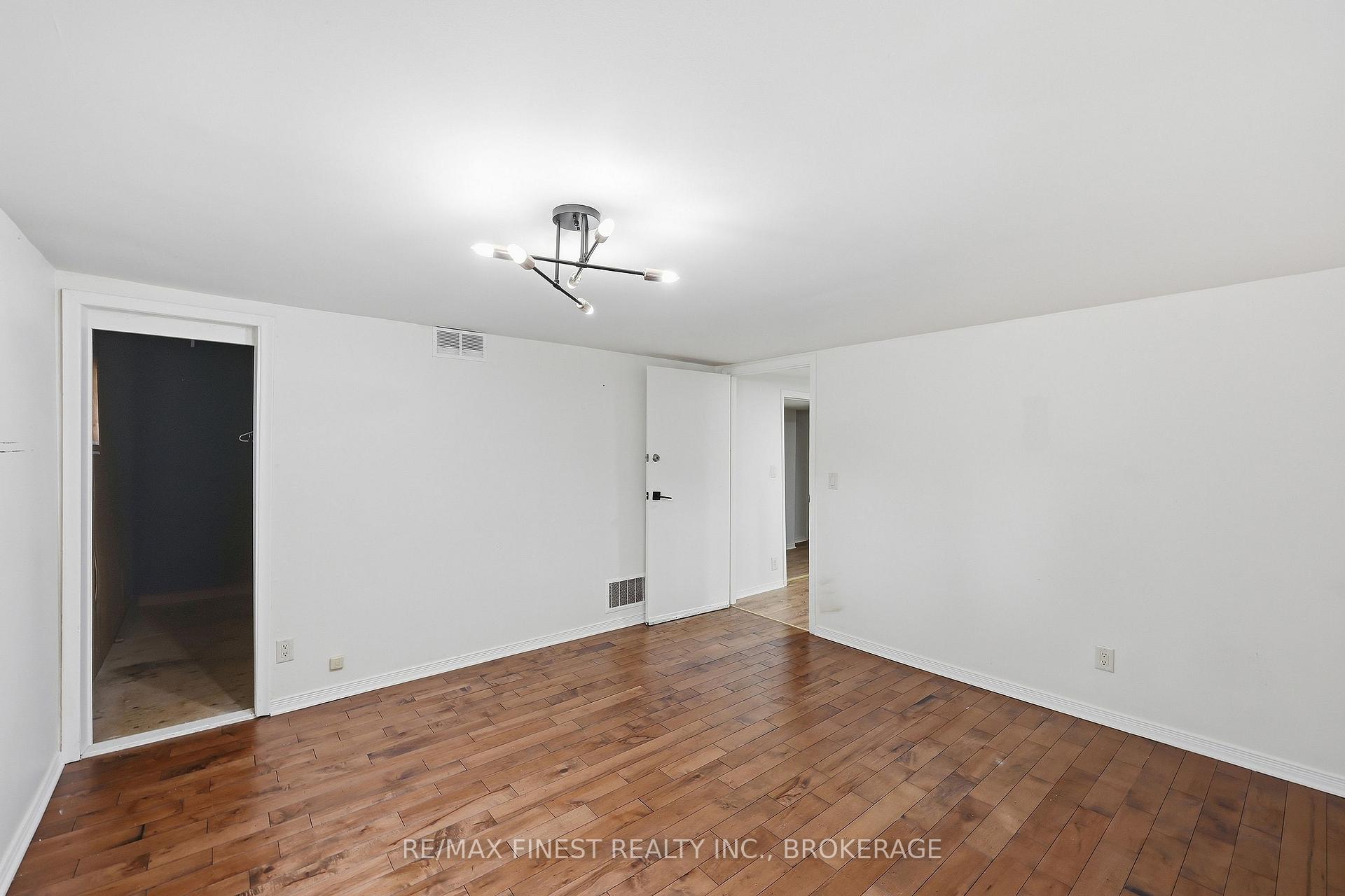 Photo 34 of 933 Mayfair Crescent, Kingston, South of Taylor-Kidd Blvd — HOMEH