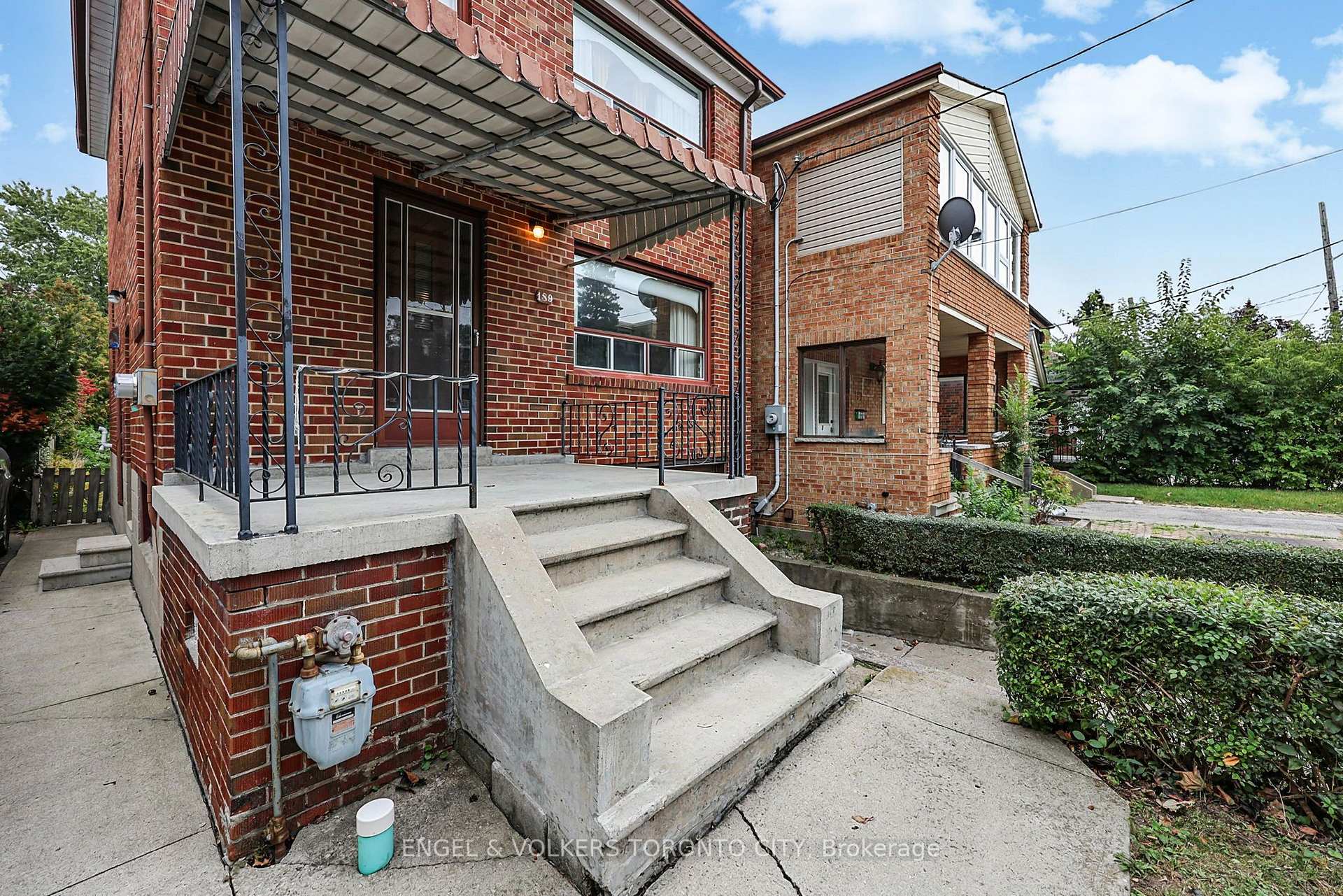 Photo 10 of 189 Locksley Avenue, North York, Briar Hill-Belgravia — HOMEH