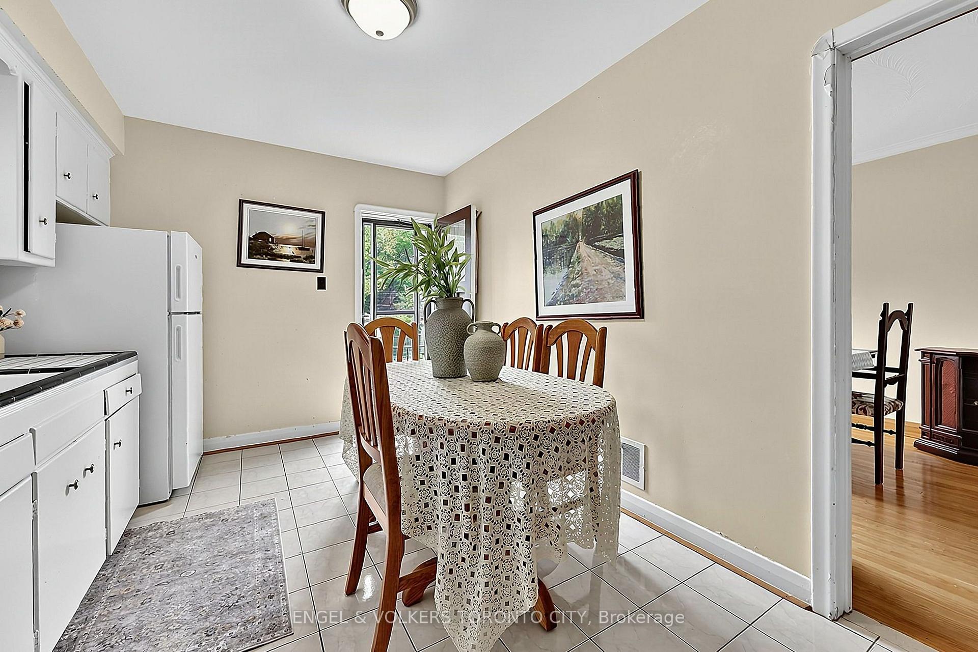 Photo 16 of 189 Locksley Avenue, North York, Briar Hill-Belgravia — HOMEH