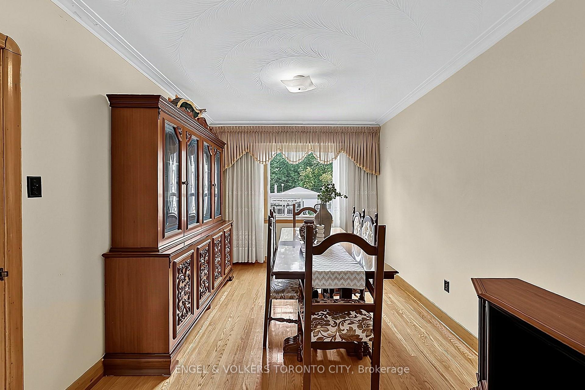 Photo 17 of 189 Locksley Avenue, North York, Briar Hill-Belgravia — HOMEH