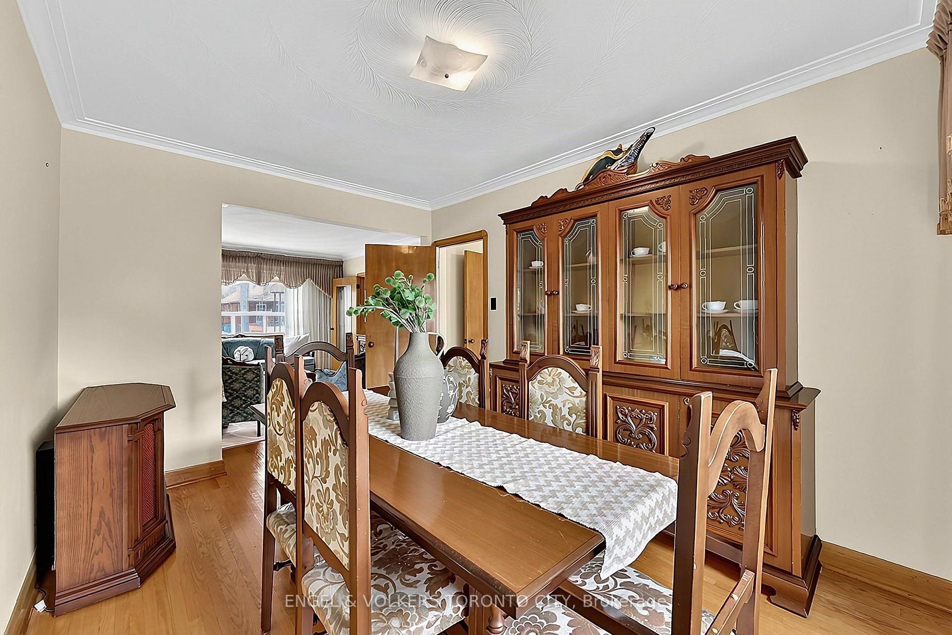 Photo 18 of 189 Locksley Avenue, North York, Briar Hill-Belgravia — HOMEH