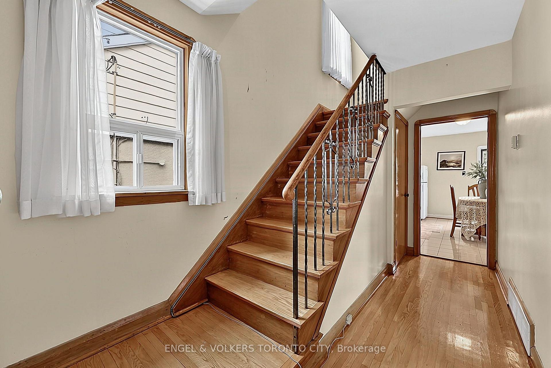 Photo 22 of 189 Locksley Avenue, North York, Briar Hill-Belgravia — HOMEH
