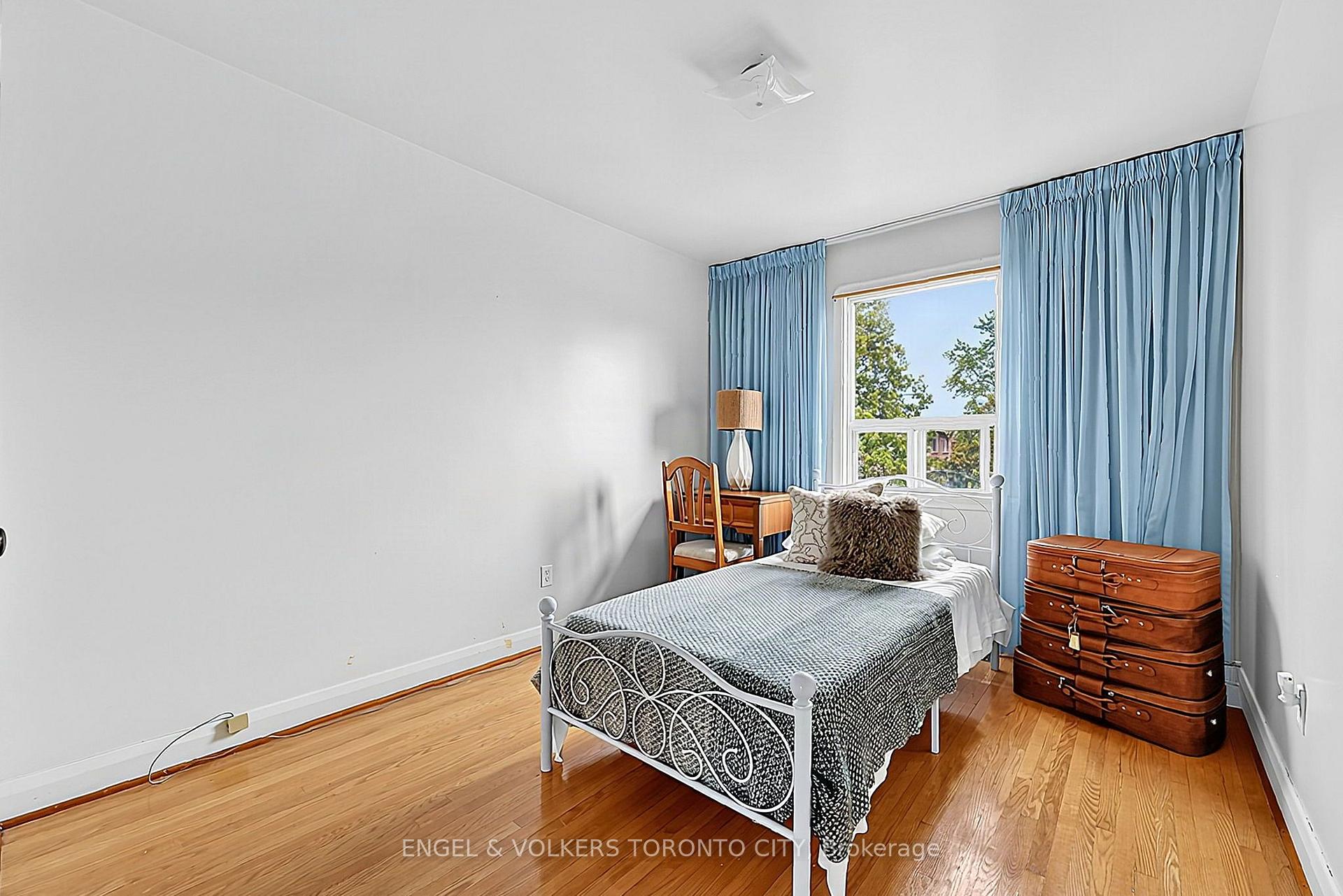 Photo 30 of 189 Locksley Avenue, North York, Briar Hill-Belgravia — HOMEH