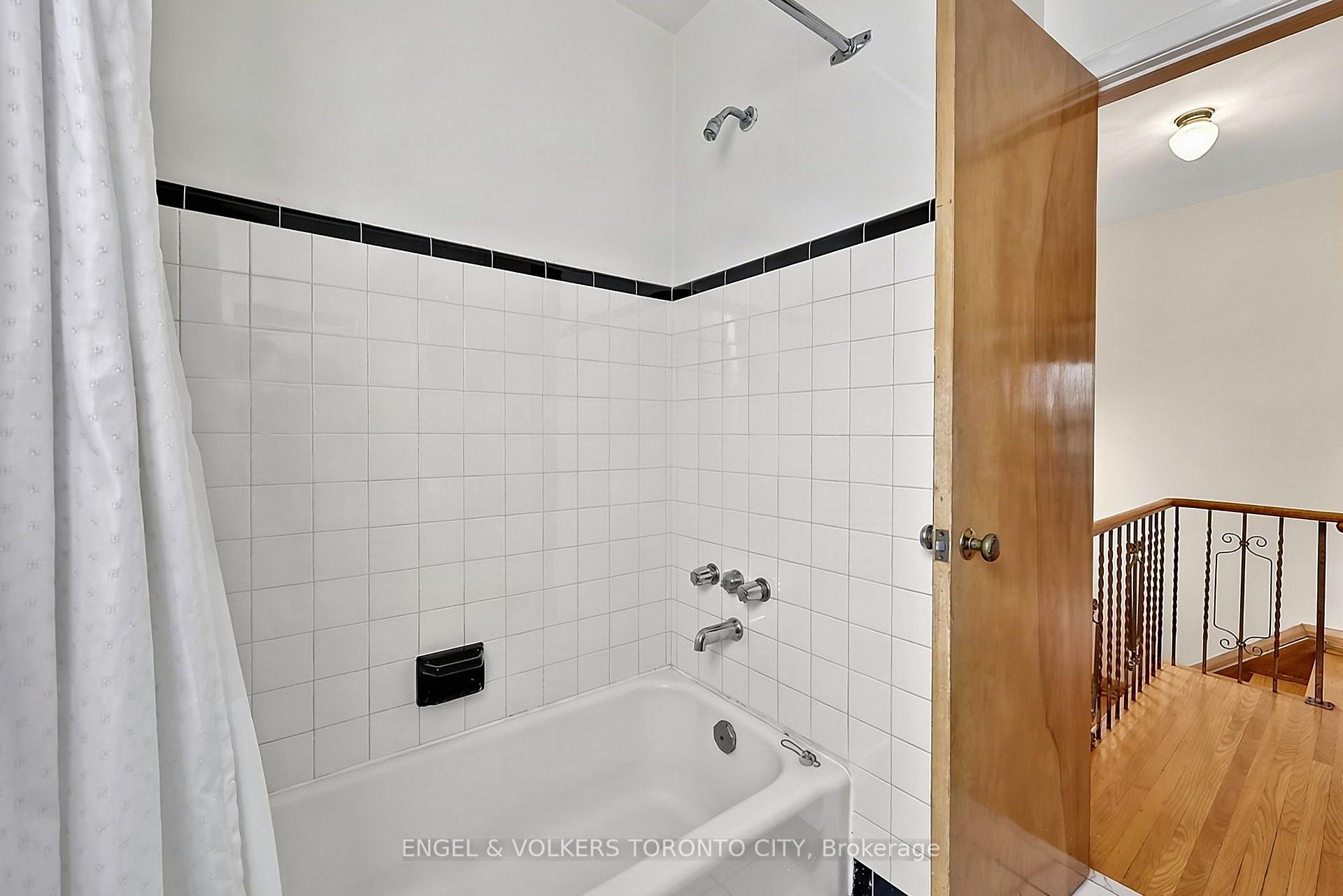 Photo 33 of 189 Locksley Avenue, North York, Briar Hill-Belgravia — HOMEH
