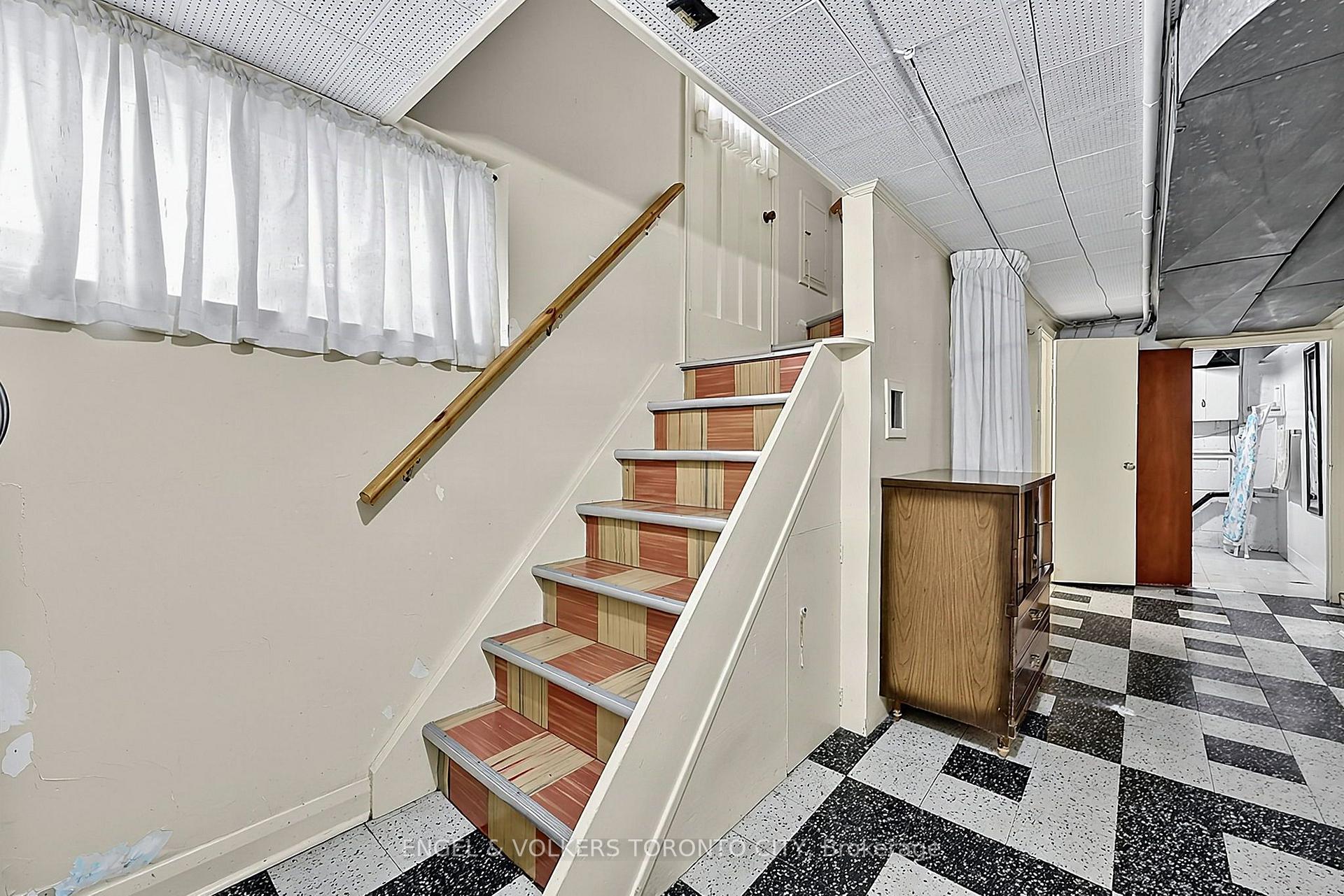 Photo 34 of 189 Locksley Avenue, North York, Briar Hill-Belgravia — HOMEH