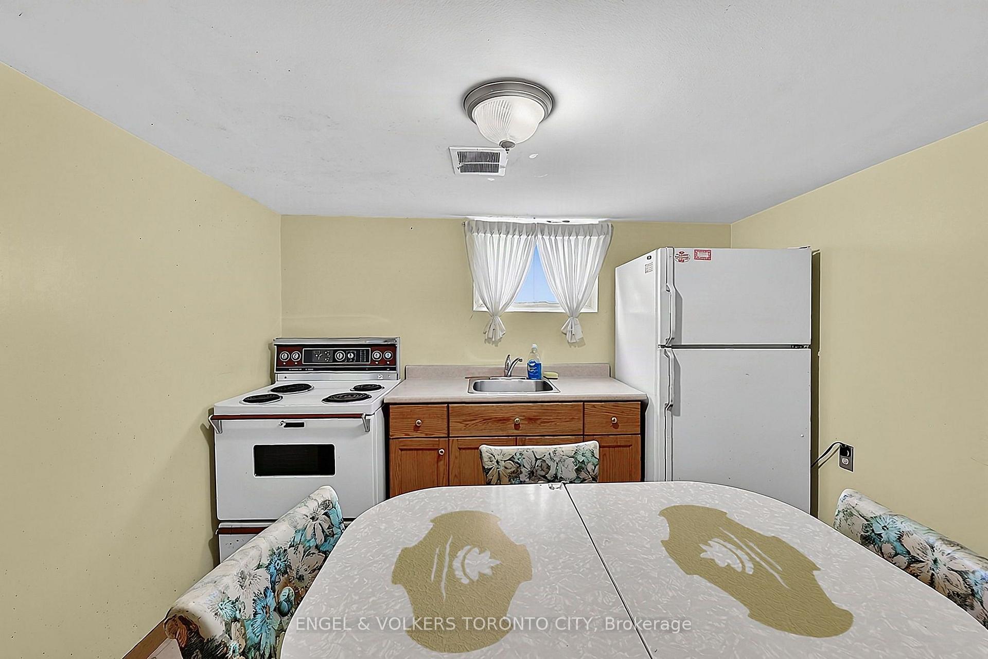 Photo 36 of 189 Locksley Avenue, North York, Briar Hill-Belgravia — HOMEH