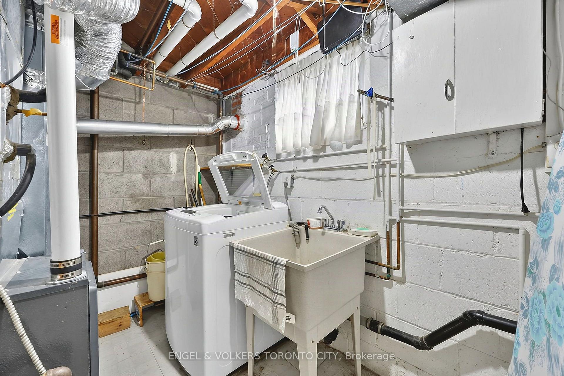 Photo 41 of 189 Locksley Avenue, North York, Briar Hill-Belgravia — HOMEH