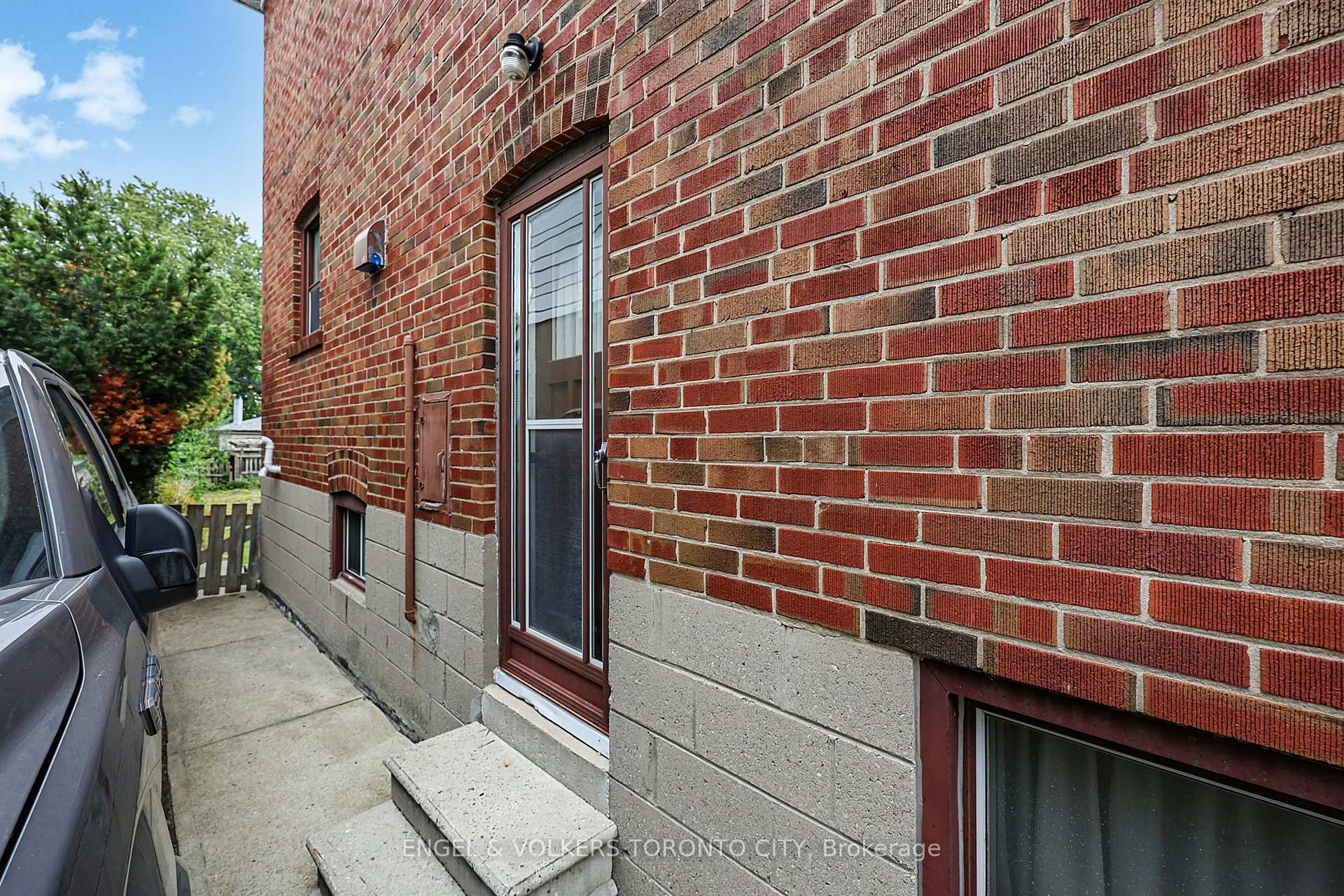 Photo 42 of 189 Locksley Avenue, North York, Briar Hill-Belgravia — HOMEH