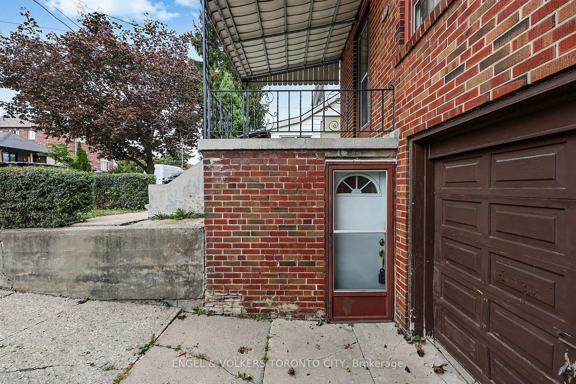 Photo 11 of 189 Locksley Avenue, North York, Briar Hill-Belgravia — HOMEH