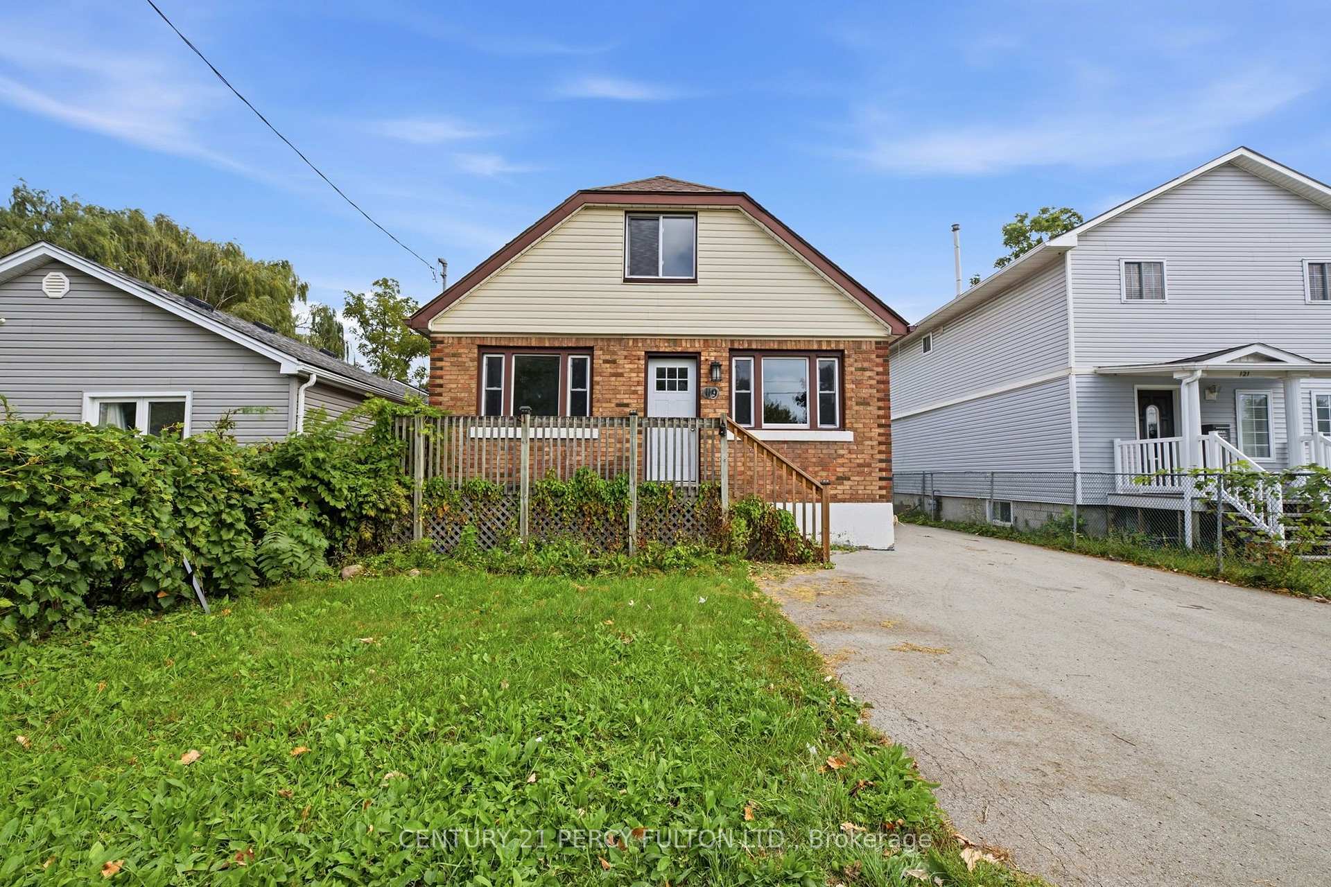 Photo 2 of 119 Pelham Road, St. Catharines, Western Hill — HOMEH