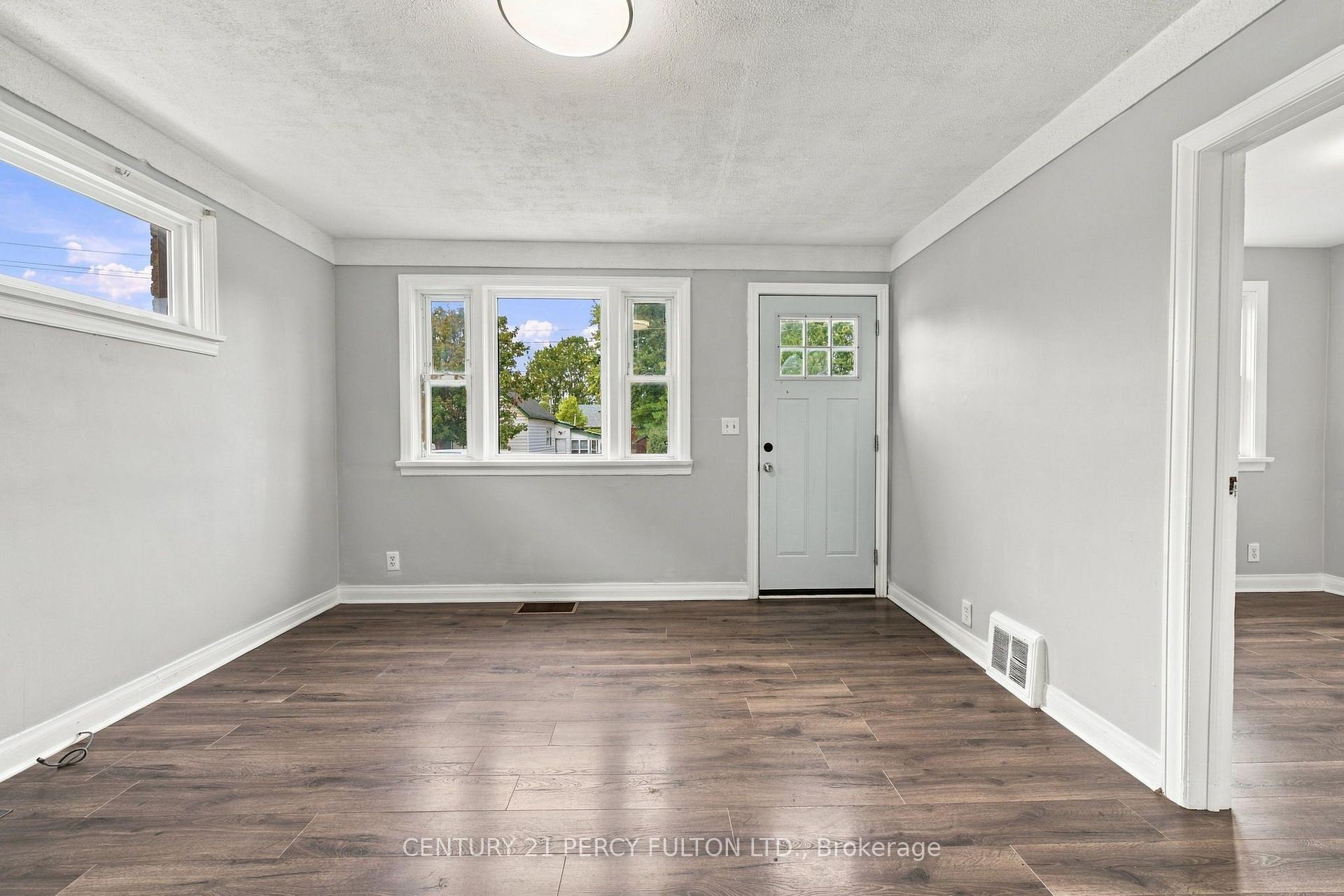 Photo 8 of 119 Pelham Road, St. Catharines, Western Hill — HOMEH